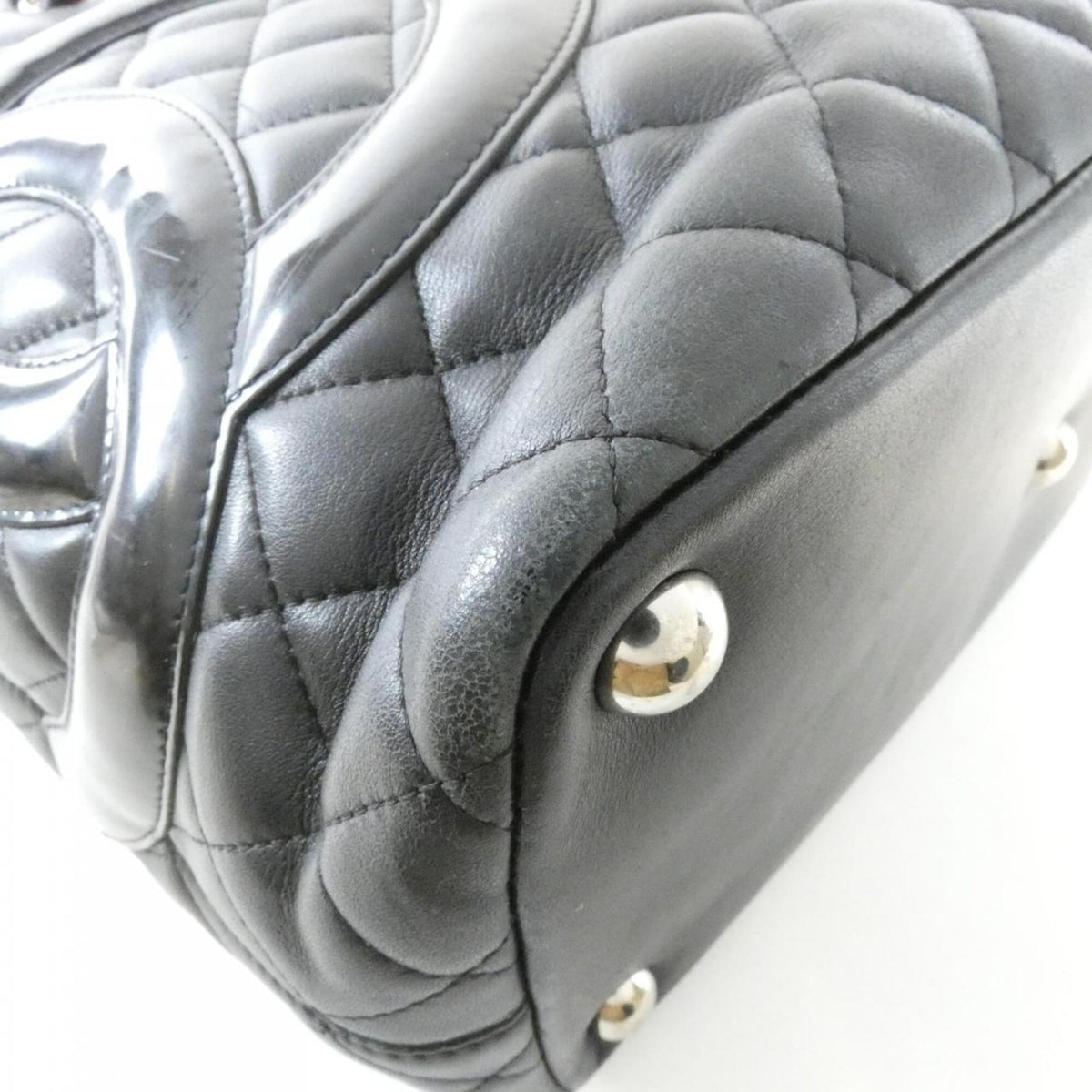 Chanel Black Leather Handbag (Pre-Owned)