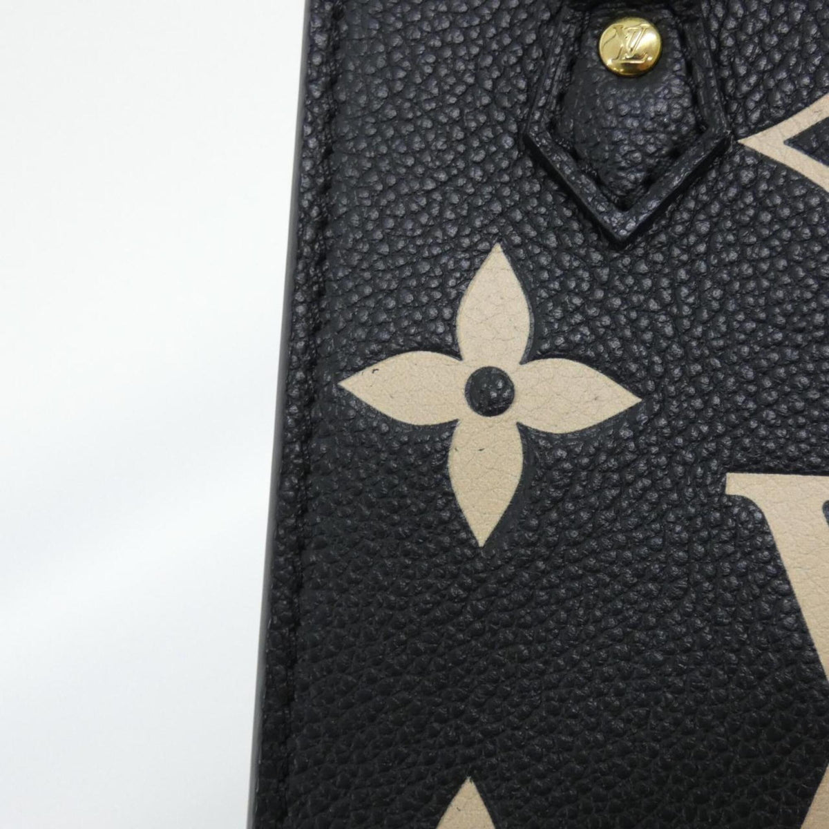 Louis Vuitton Beige Black Leather Shoulder Bag (Pre-Owned)