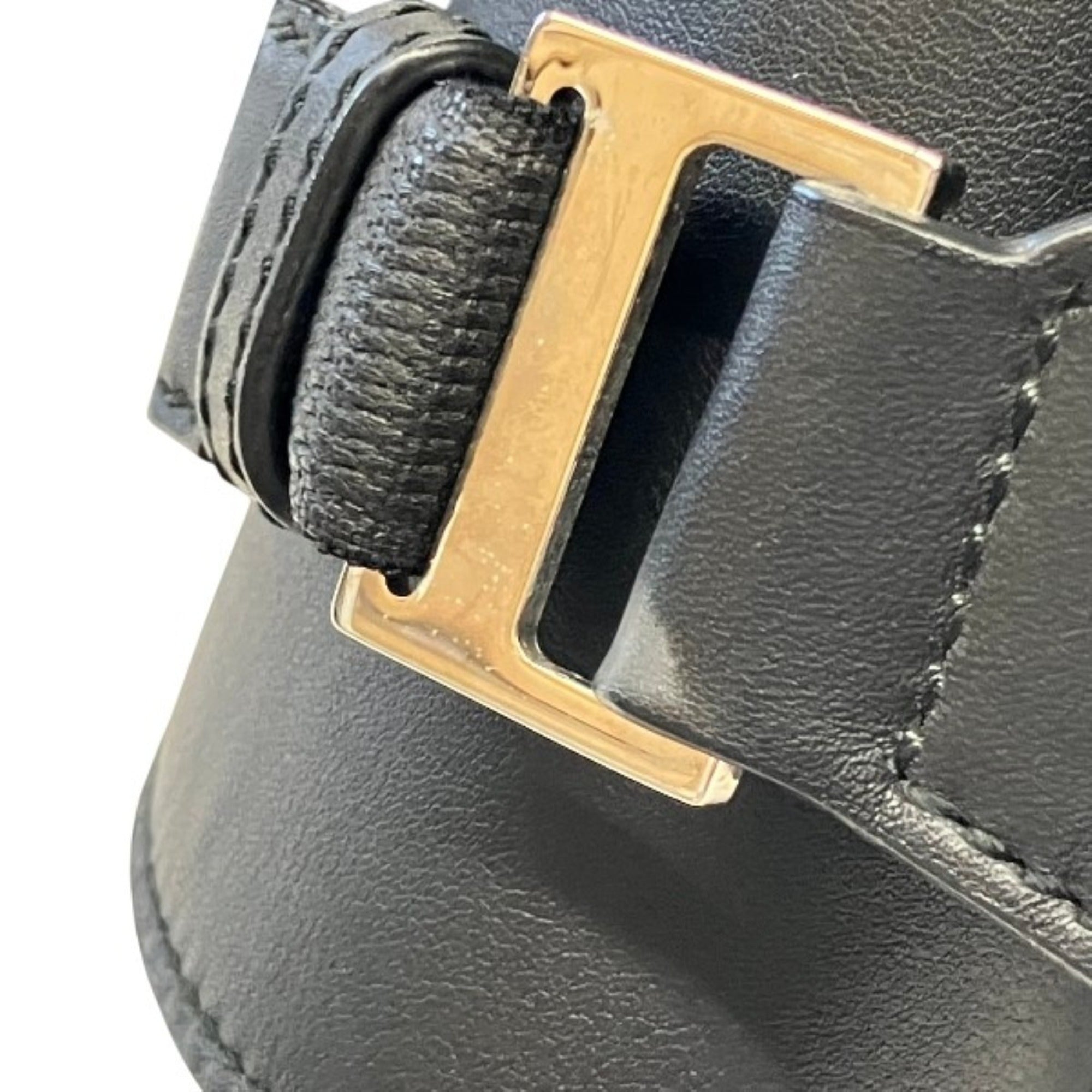 Balenciaga Black Leather Shoulder Bag (Pre-Owned)