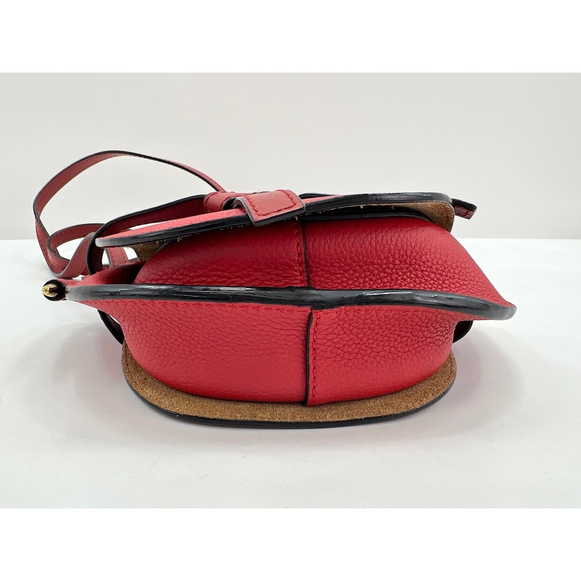 Loewe Red Color Shoulder Bag (Pre-Owned)