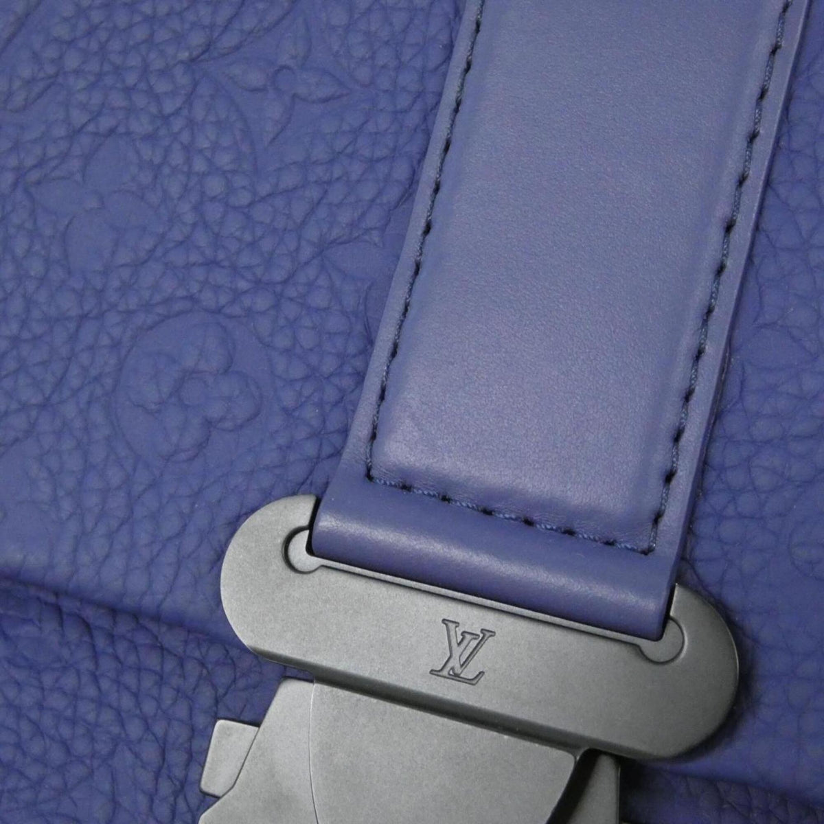 Louis Vuitton Blue Nuit Leather Shoulder Bag (Pre-Owned)