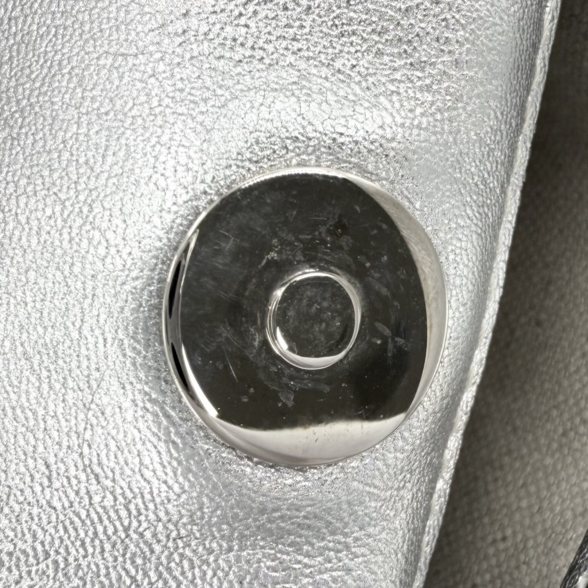 Gucci Metallic Silver Leather Handbag Shoulder Bag (Pre-Owned)
