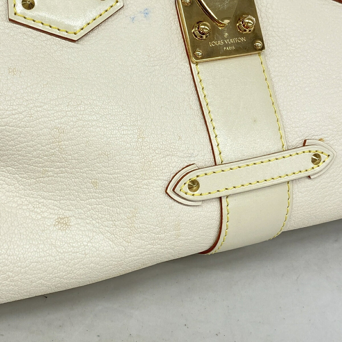 Louis Vuitton Blanc Handbag (Pre-Owned)