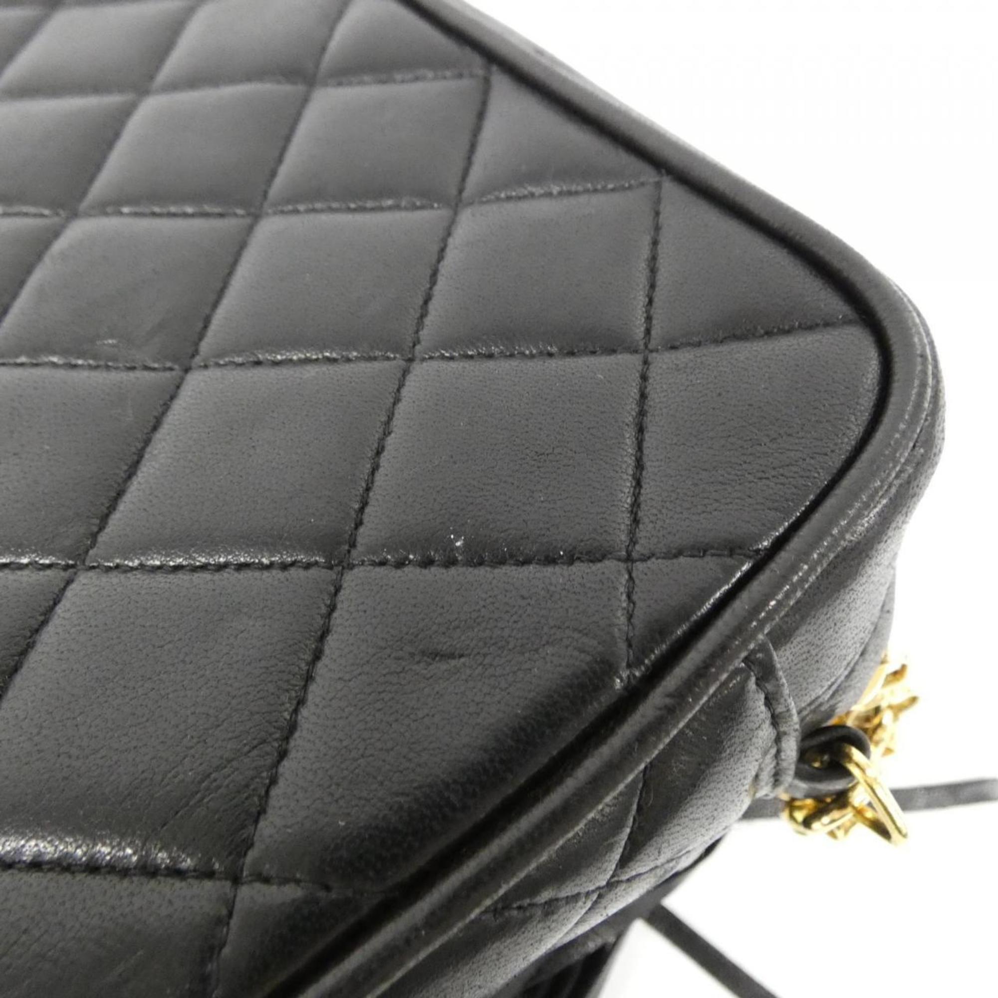 Chanel Black Leather Shoulder Bag (Pre-Owned)
