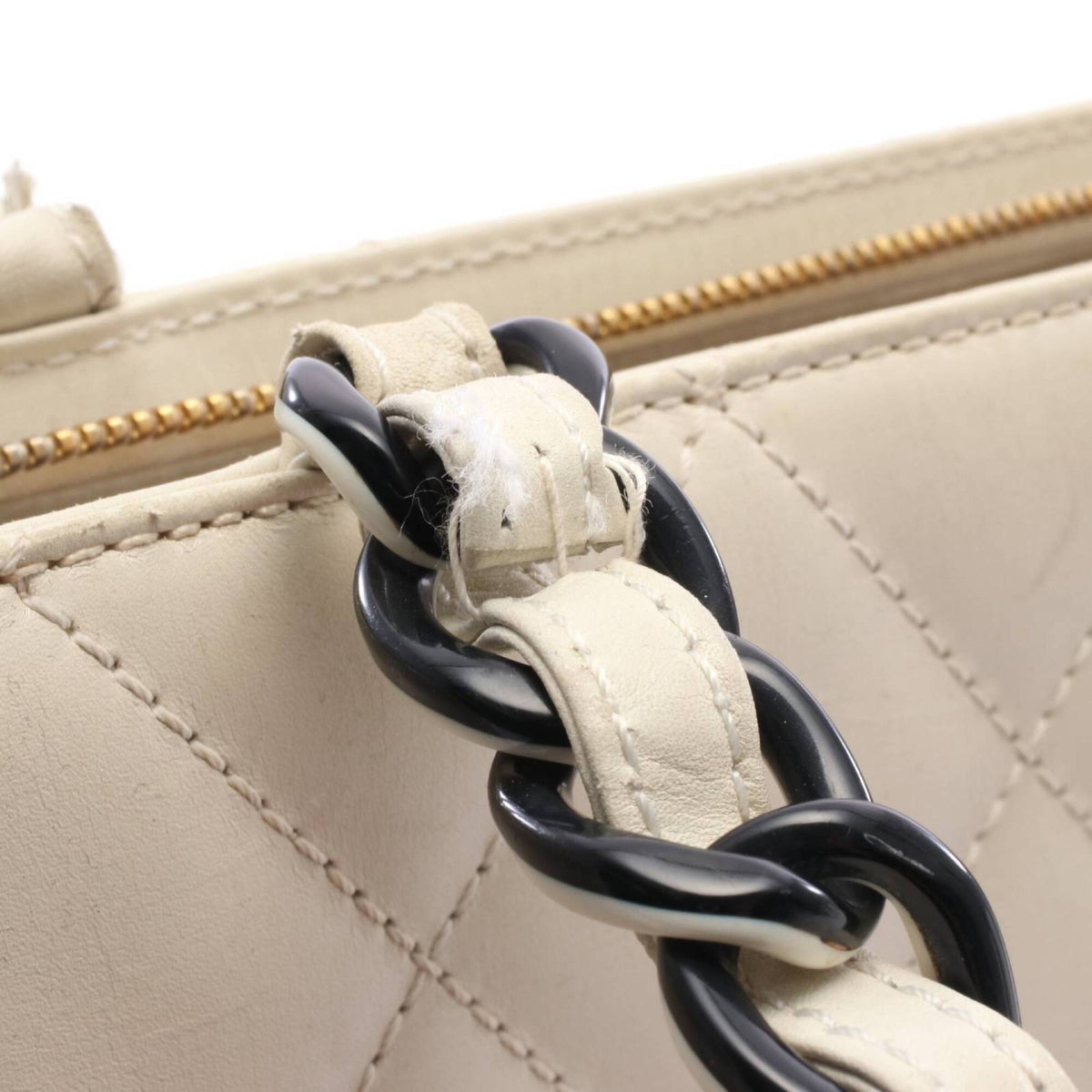 Chanel White Leather Handbag Tote Bag (Pre-Owned)