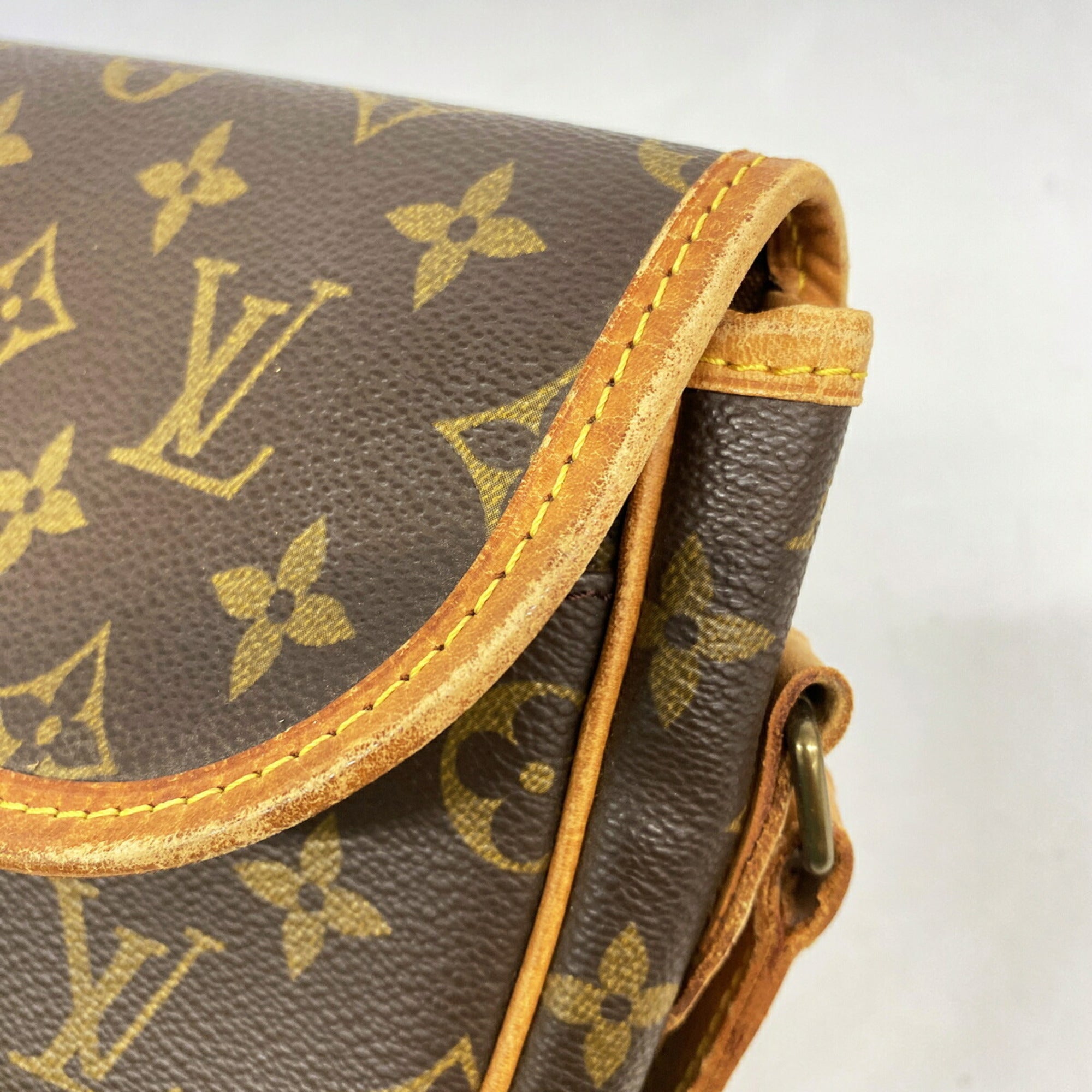Louis Vuitton Brown Shoulder Bag (Pre-Owned)