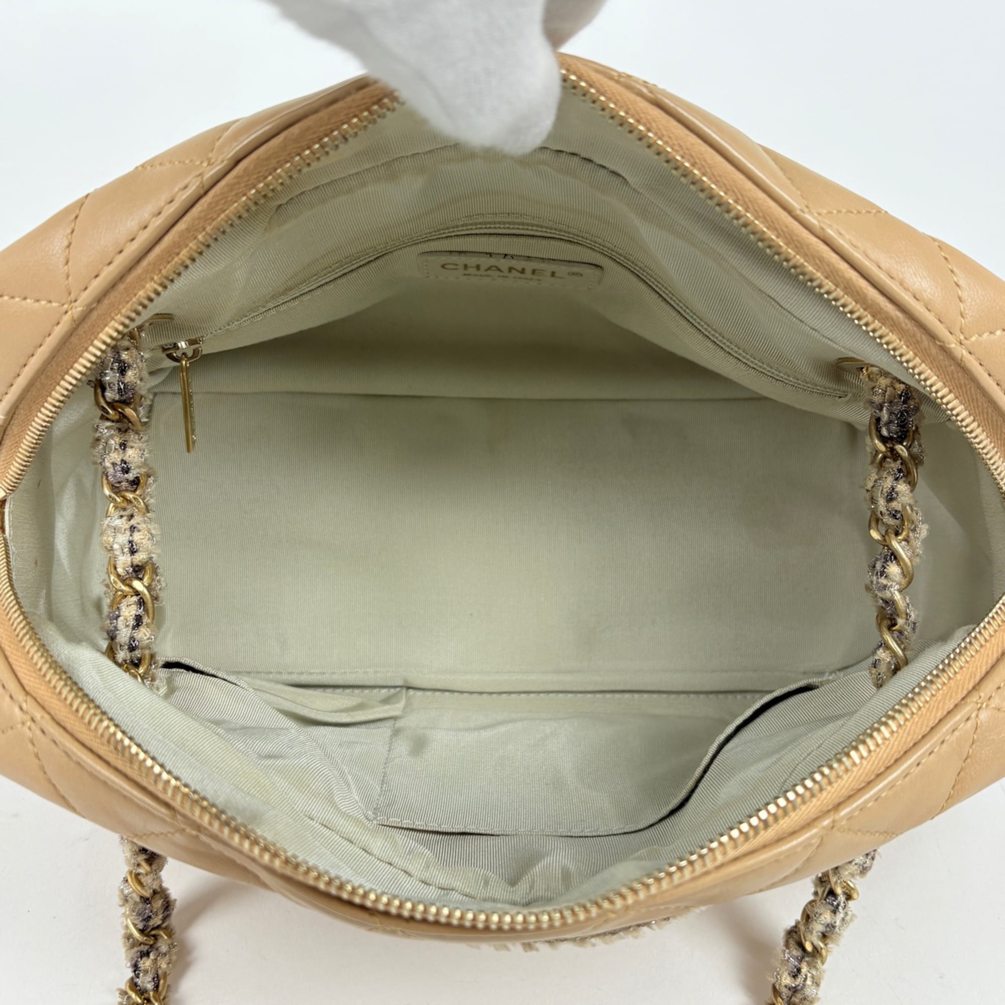 Chanel Matelasse Beige Leather Shoulder Bag (Pre-Owned)