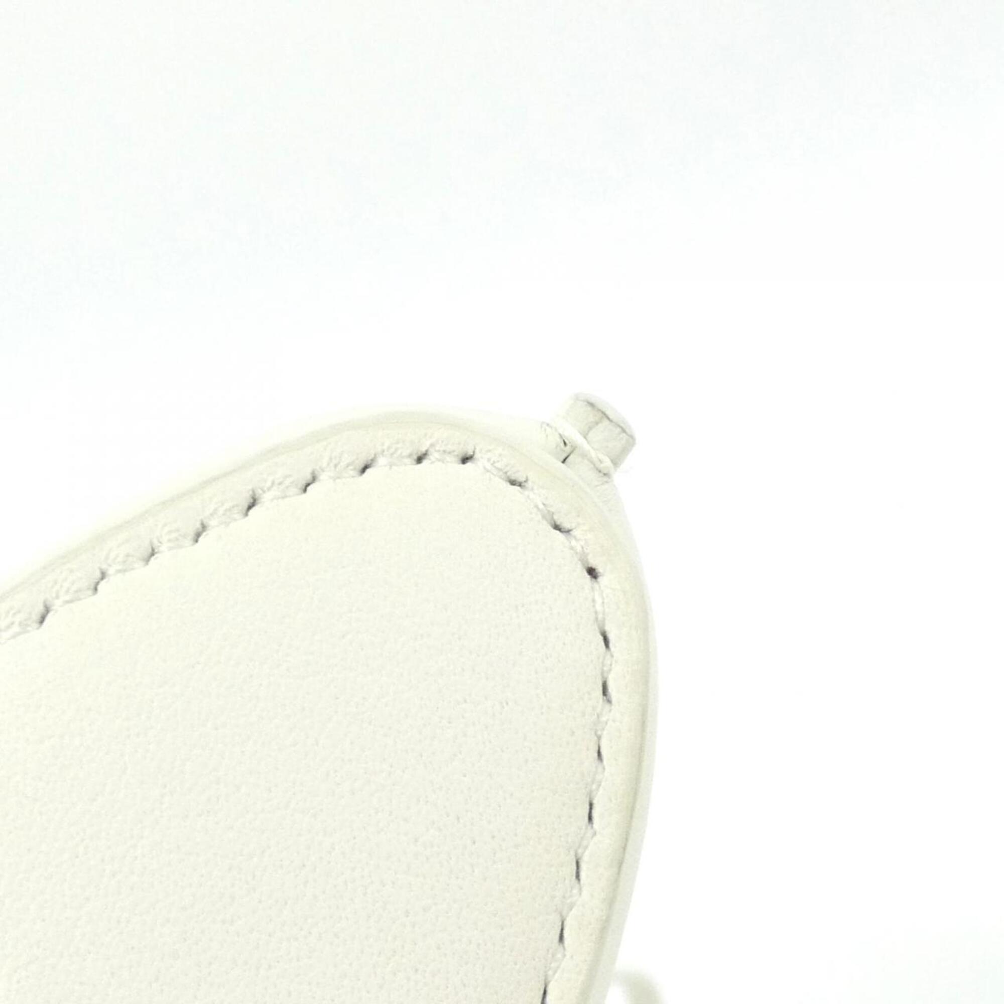 Loewe White Leather Shoulder Bag (Pre-Owned)