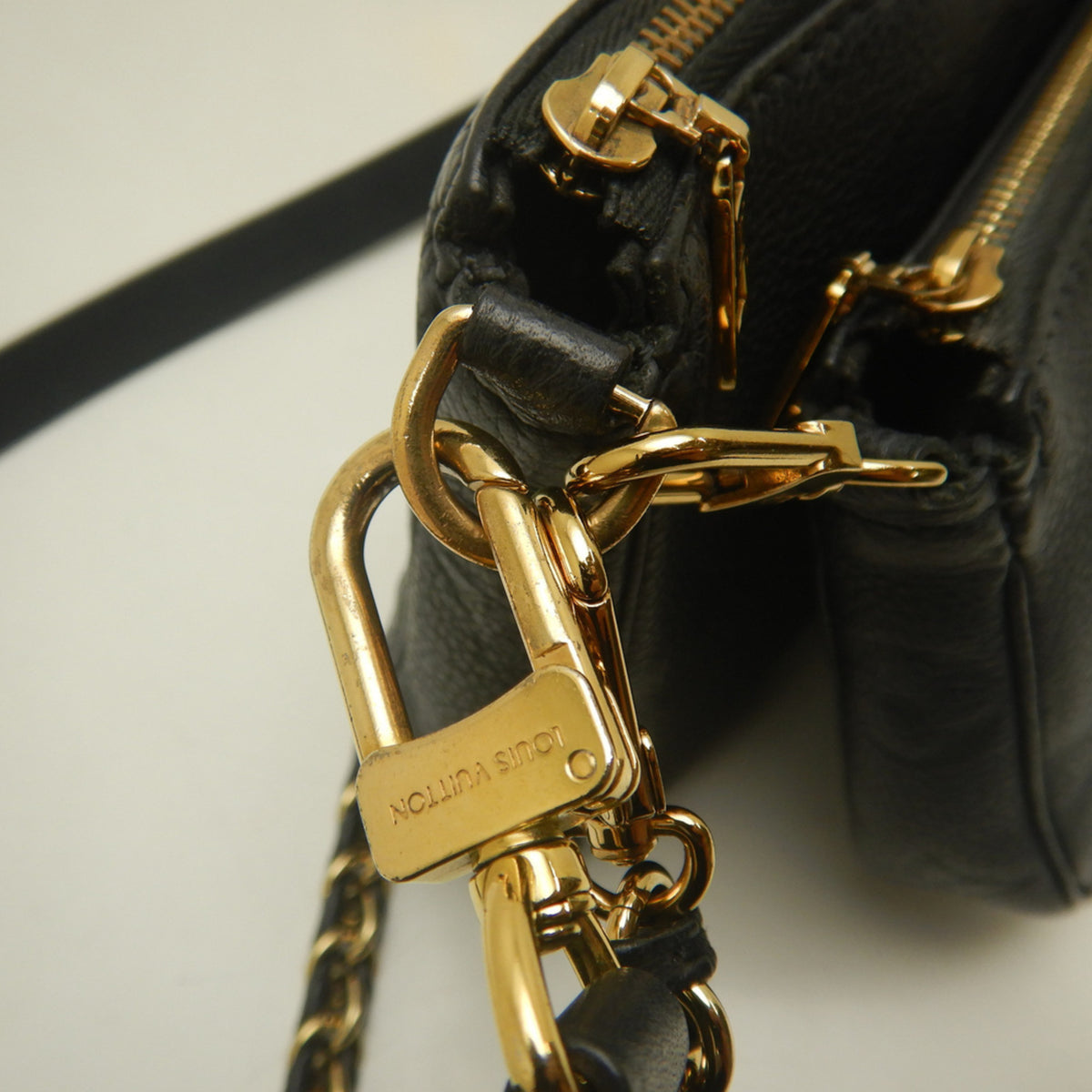 Louis Vuitton Noir Leather Pochette Pouch Shoulder Bag (Pre-Owned)