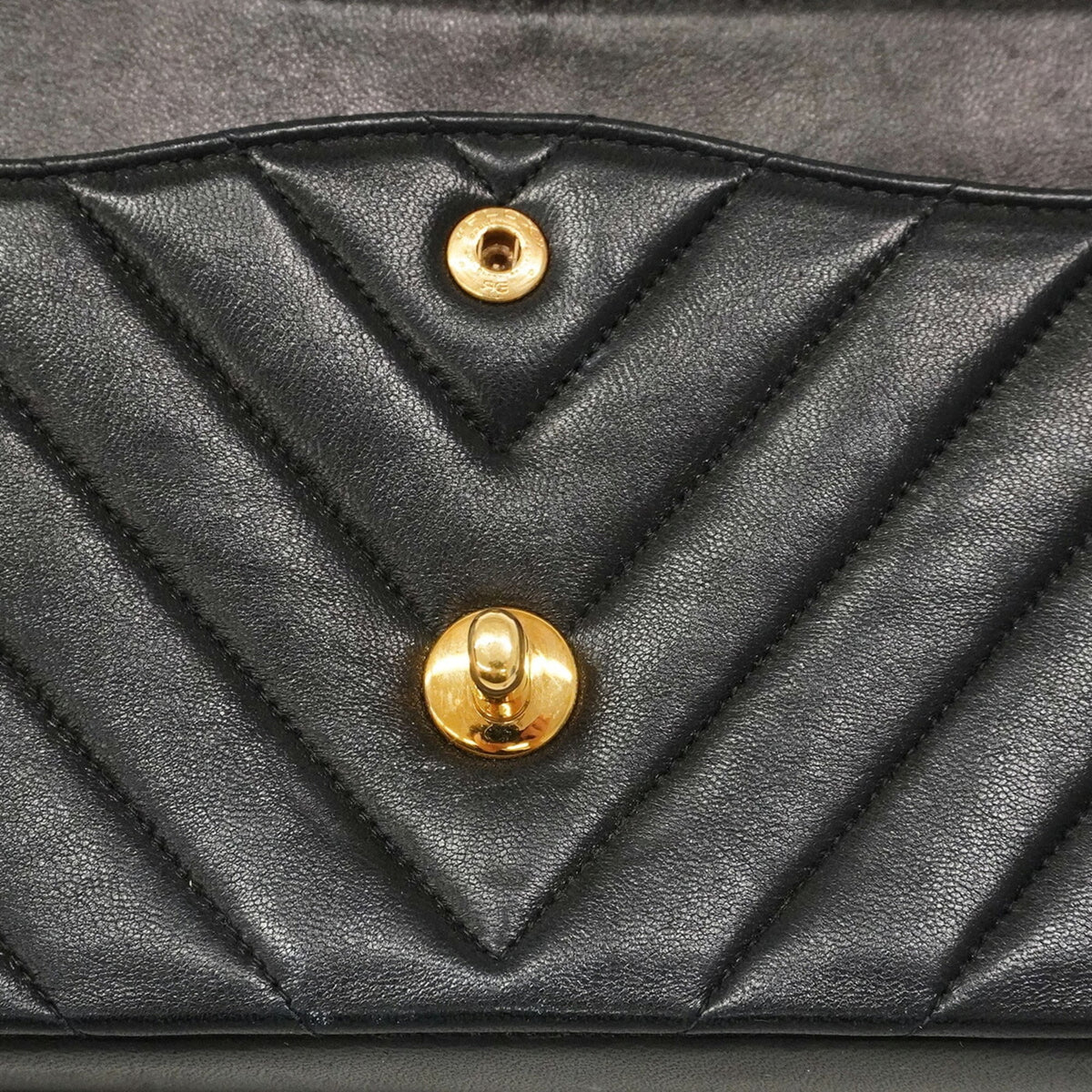Chanel Black Leather Shoulder Bag (Pre-Owned)