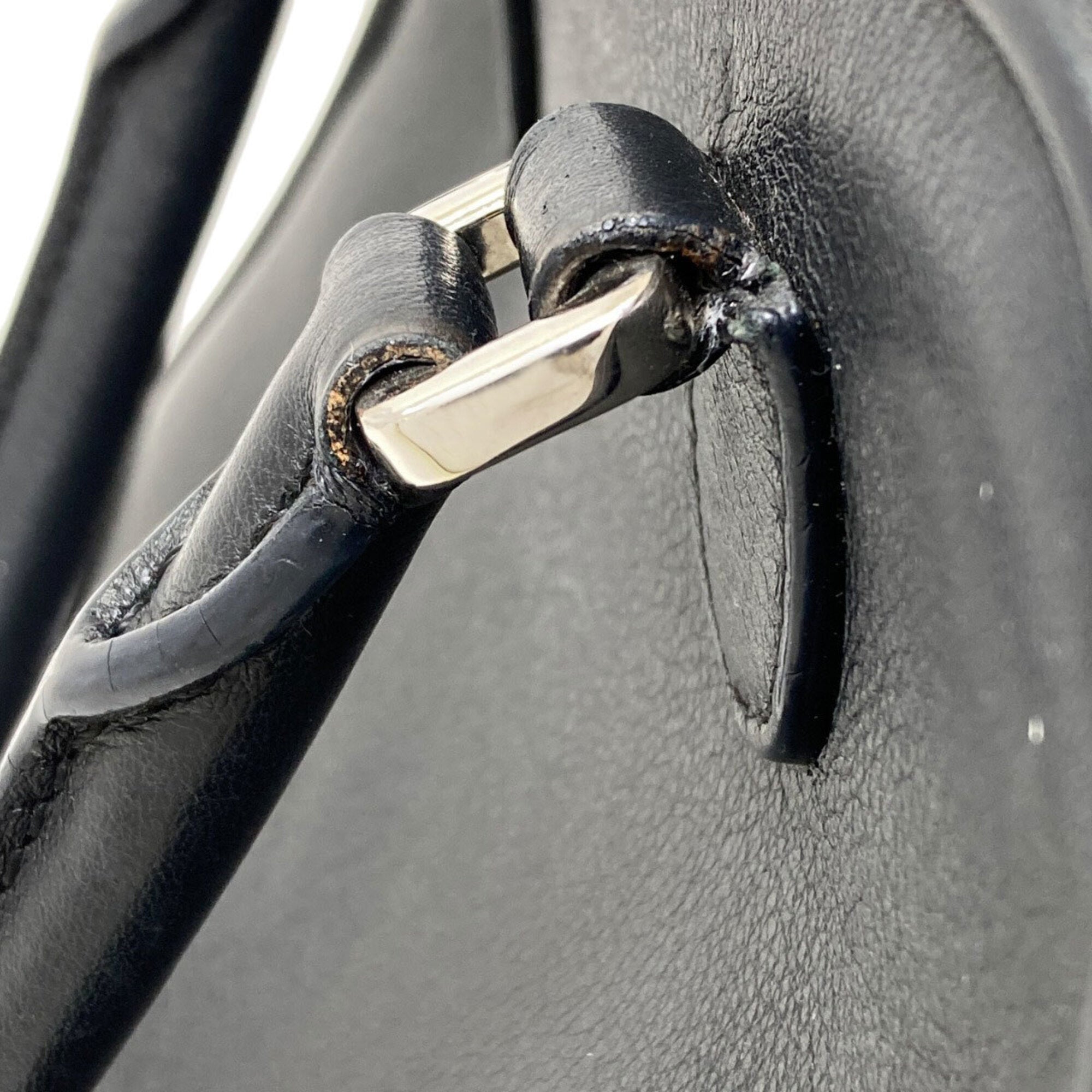 Loewe Black Leather Handbag (Pre-Owned)