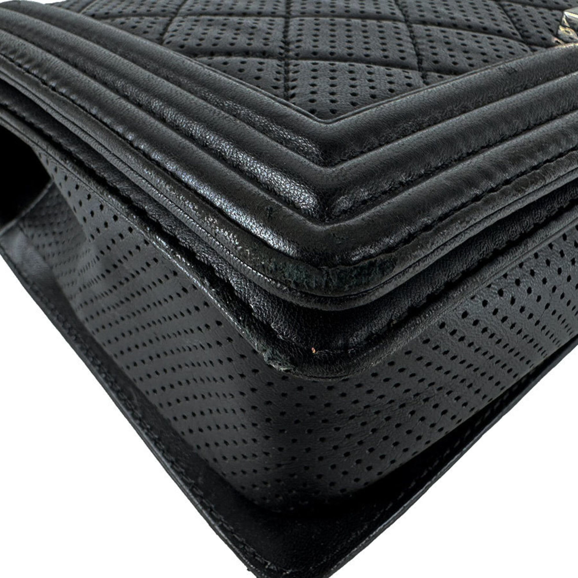 Chanel Black Leather Shoulder Bag (Pre-Owned)