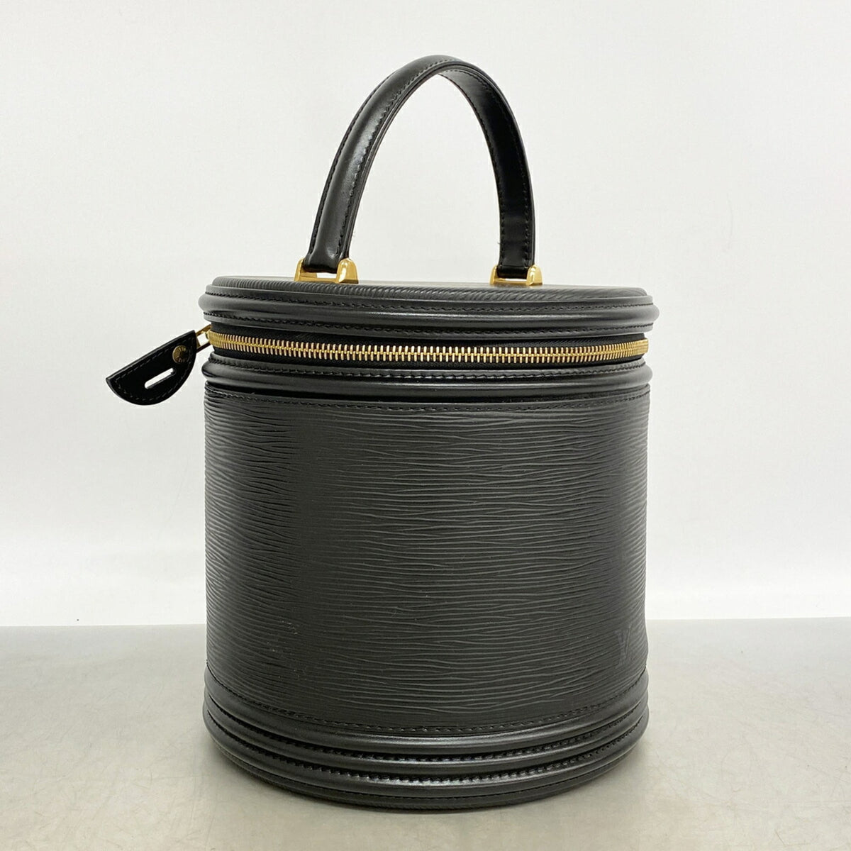 Louis Vuitton Noir Handbag (Pre-Owned)