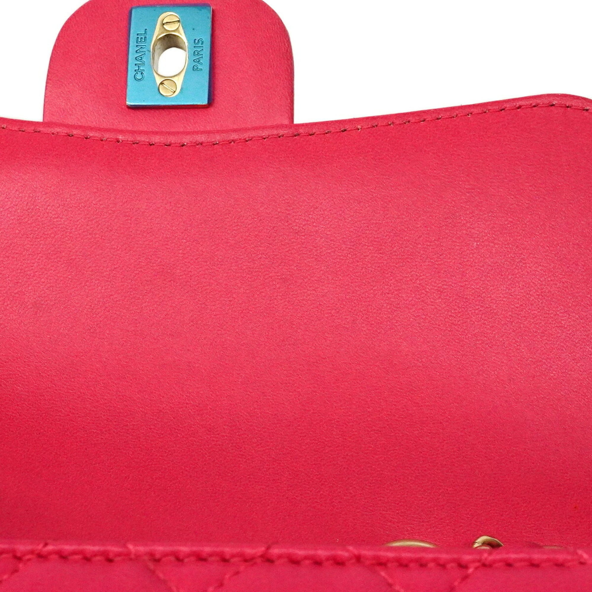 Chanel Pink Leather Shoulder Bag (Pre-Owned)
