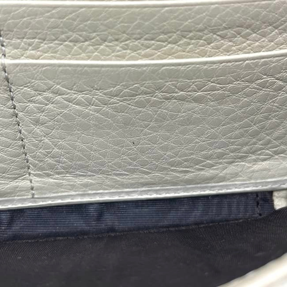 Gucci Beige Leather Long Wallet (Bi-Fold) (Pre-Owned)