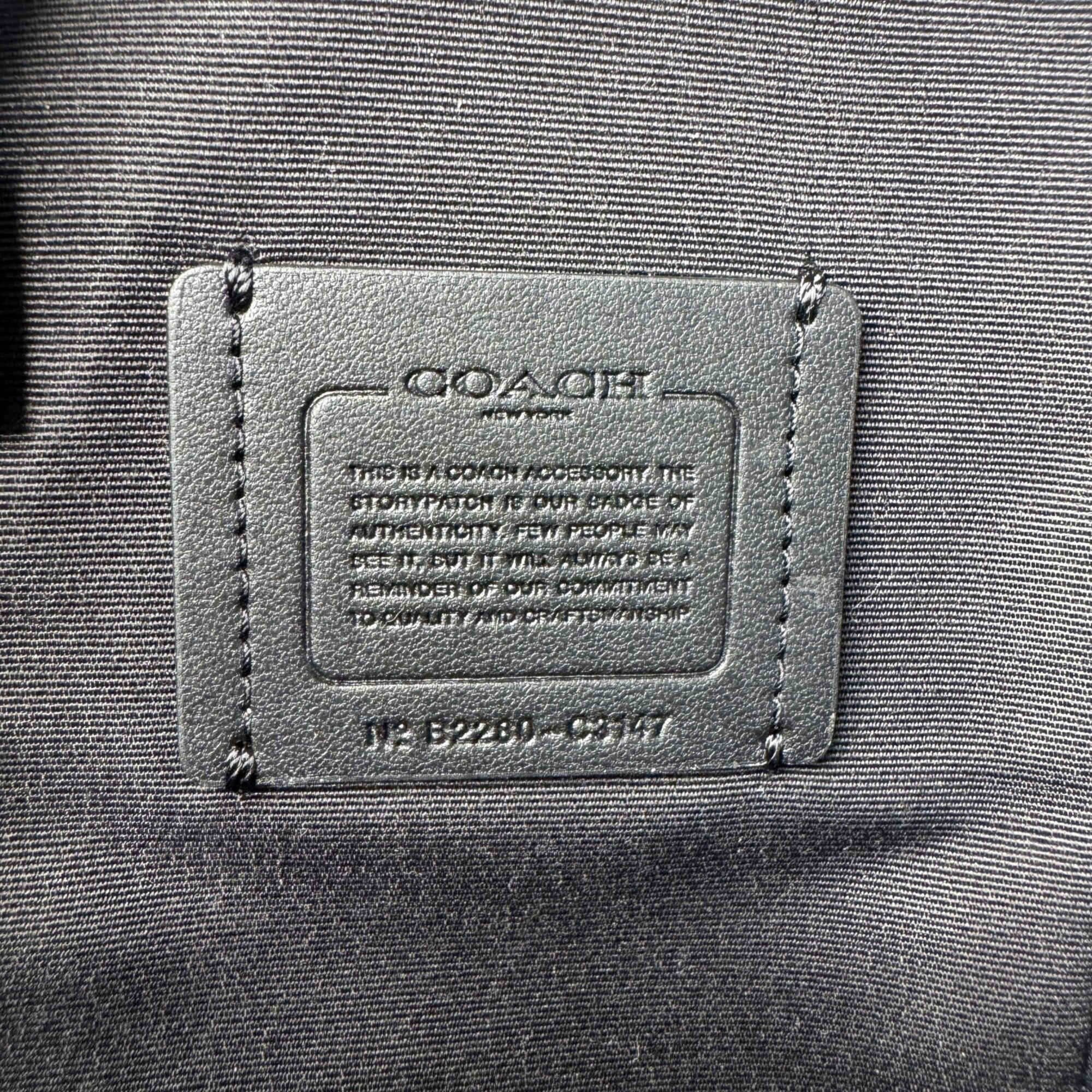 Coach Black Leather Shoulder Bag (Pre-Owned)