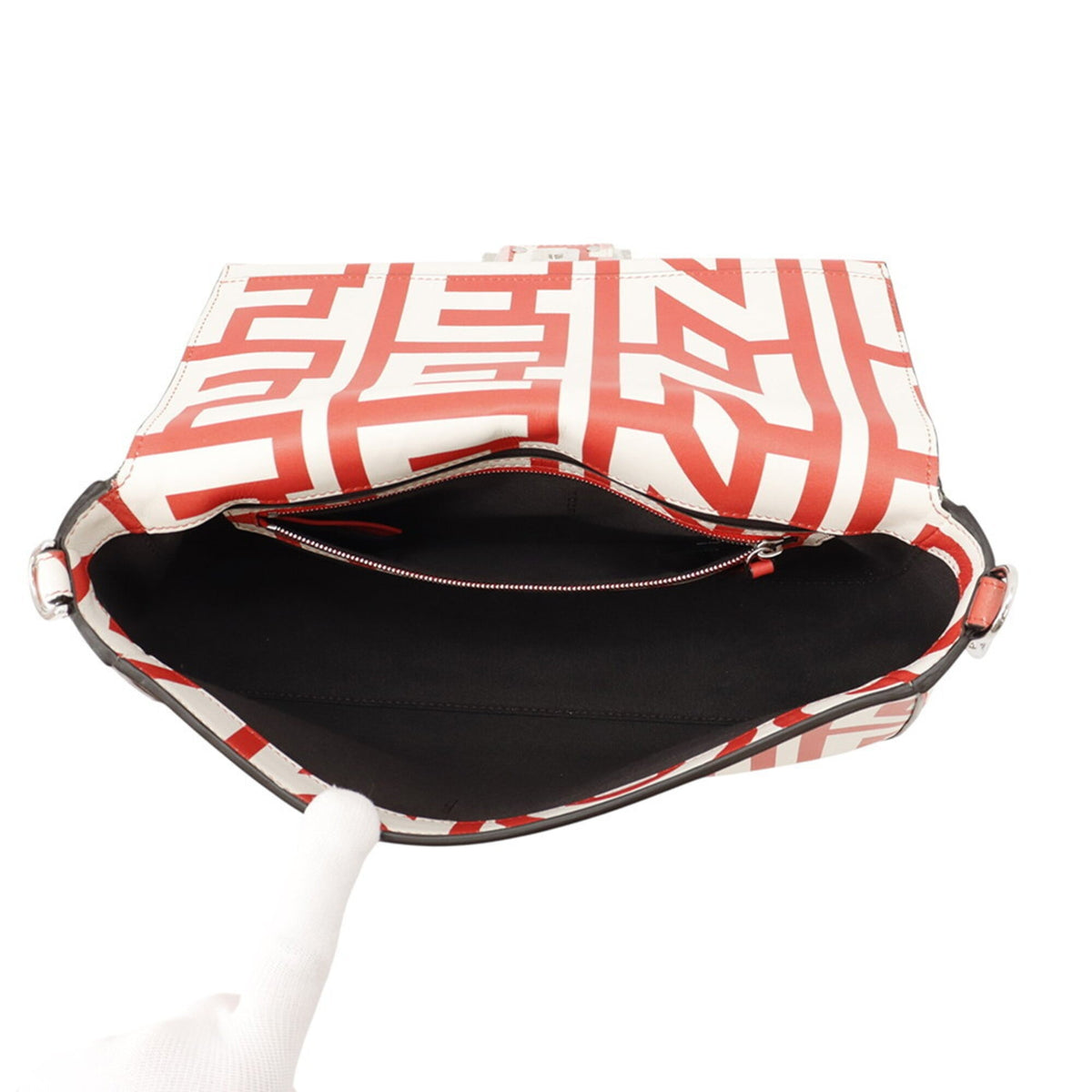 Fendi Baguette Red Color White Leather Handbag (Pre-Owned)