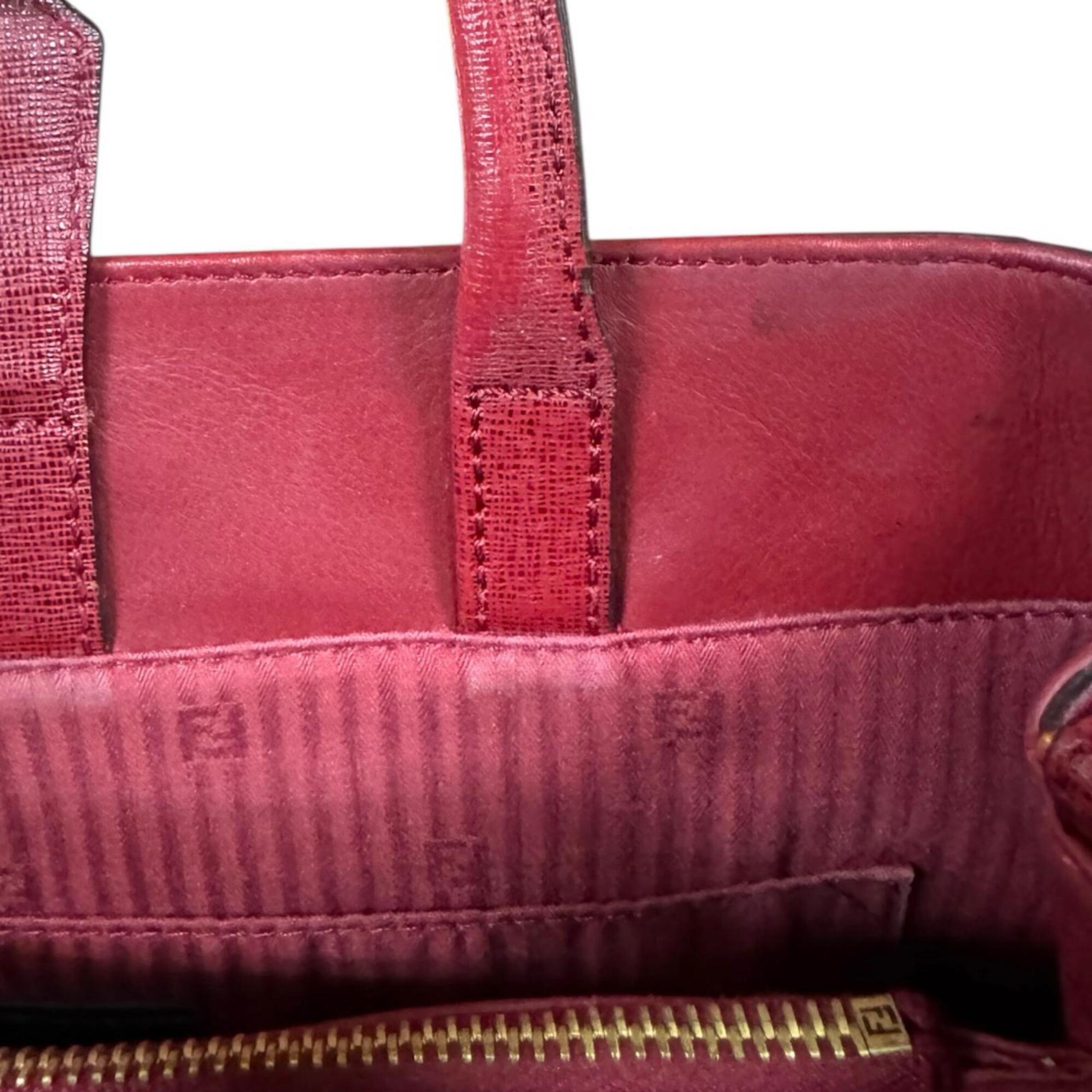 Fendi Red Color White Leather Shoulder Bag (Pre-Owned)