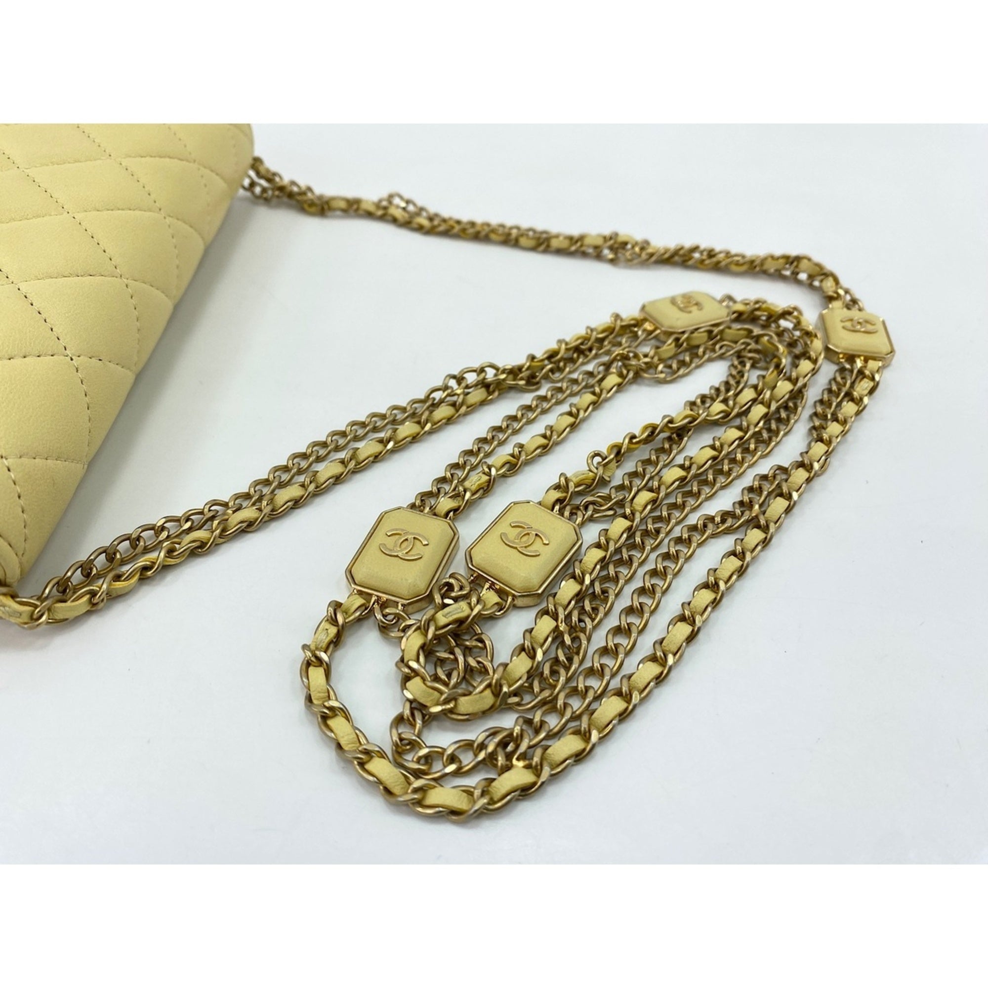 Chanel Yellow Shoulder Bag (Pre-Owned)