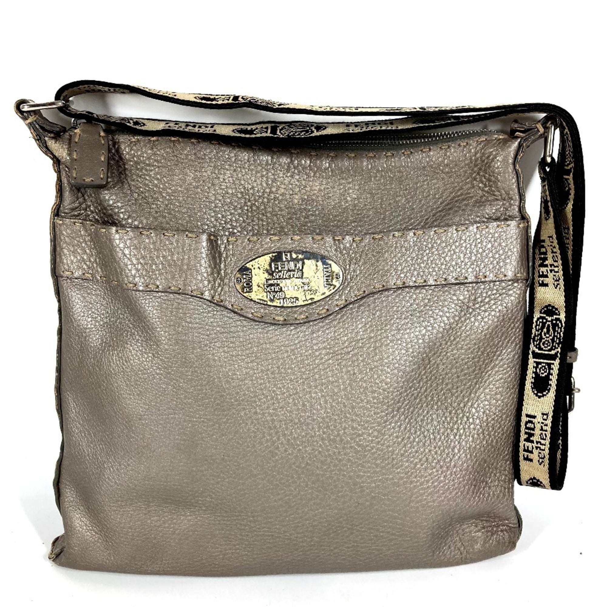 Fendi Gray Silver Gray Leather Shoulder Bag (Pre-Owned)