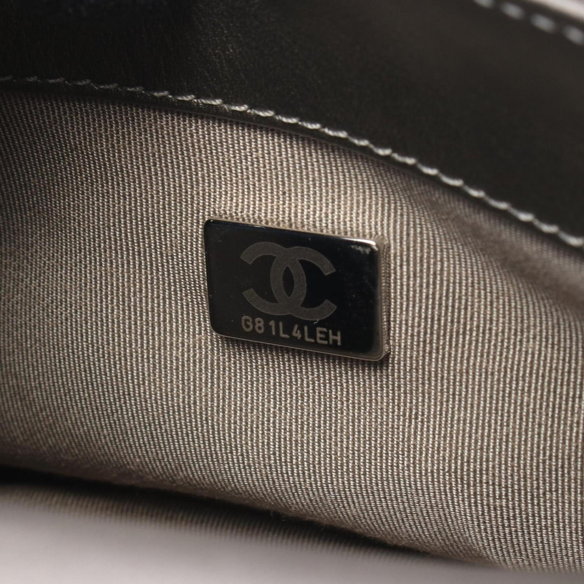 Chanel Gray Leather Handbag Shoulder Bag (Pre-Owned)