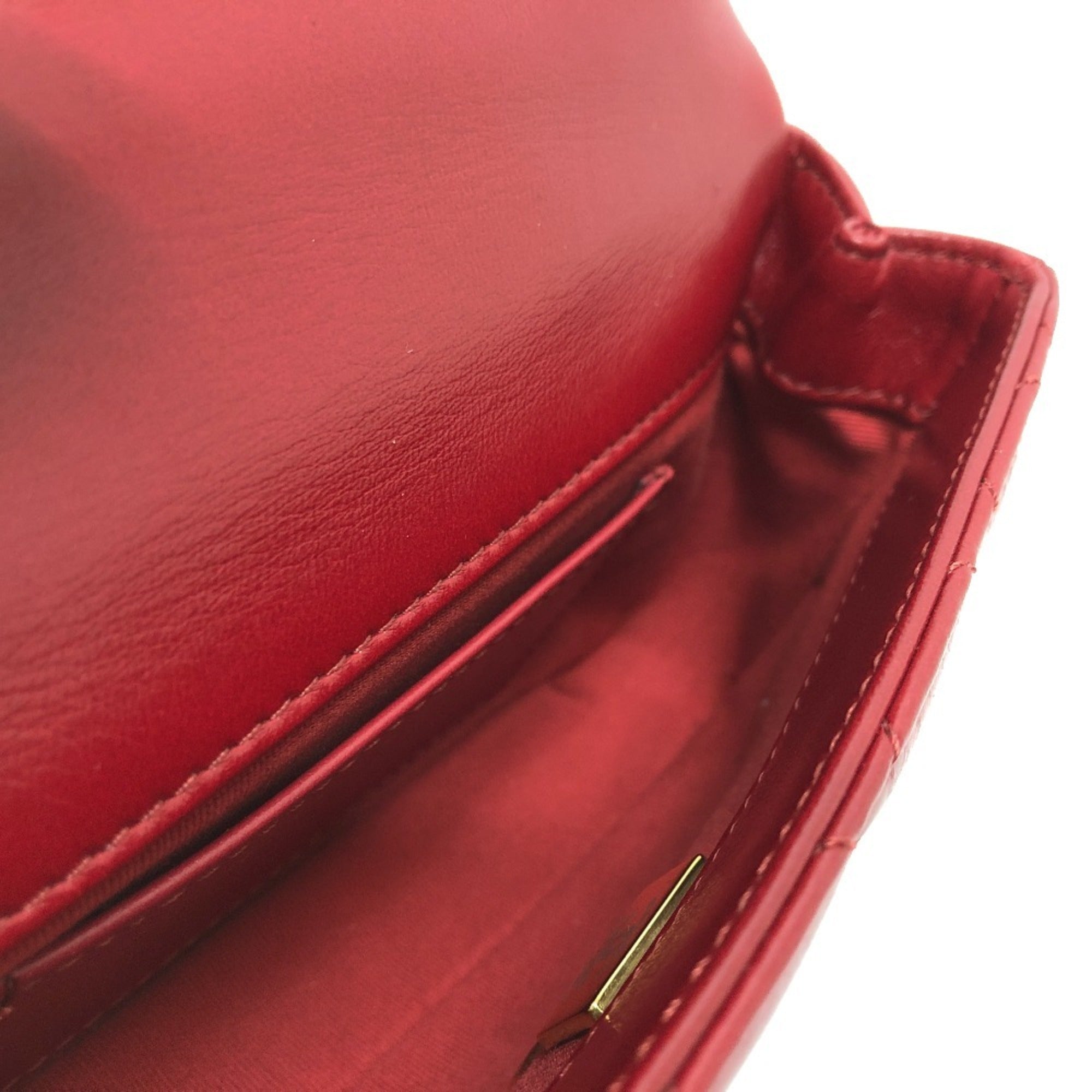 Chanel Red Color Leather Shoulder Bag (Pre-Owned)