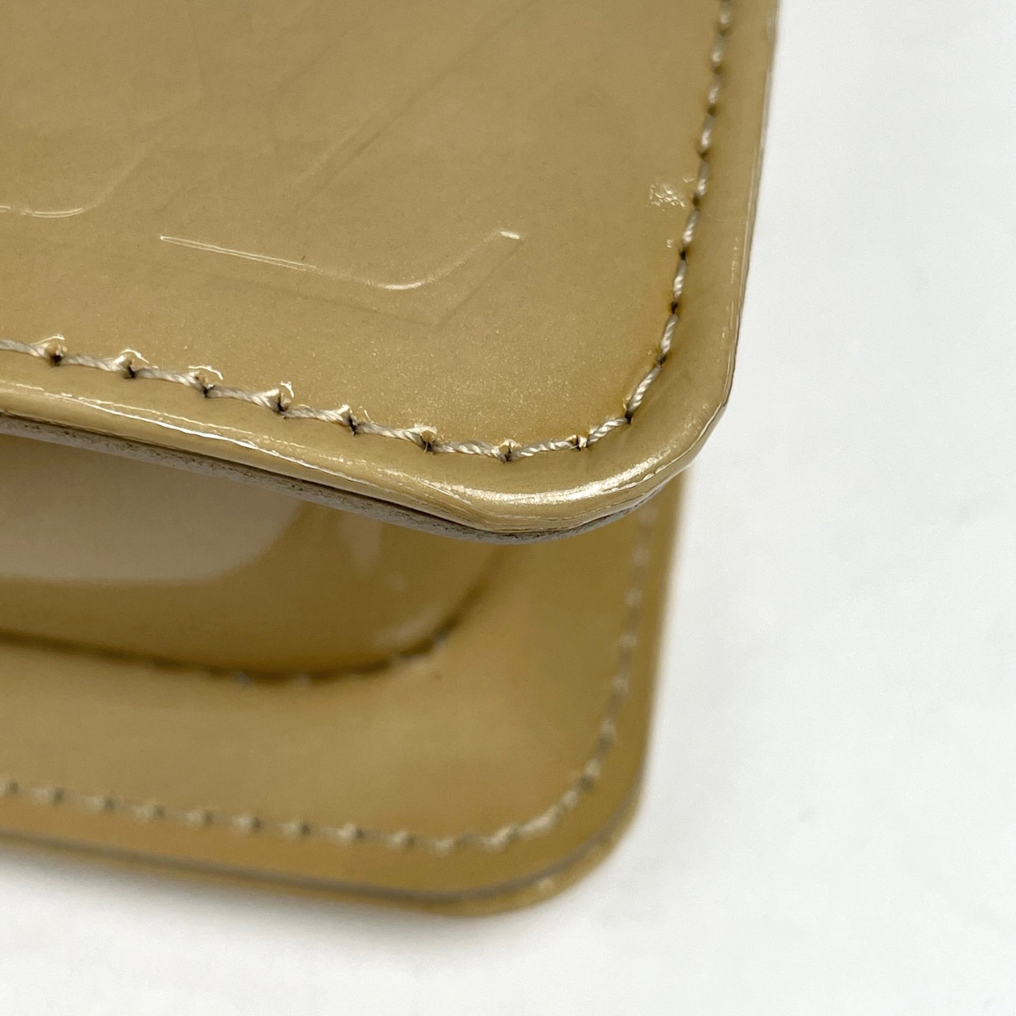 Louis Vuitton Beige Monogram Vernis Handbag Pouch (Pre-Owned)