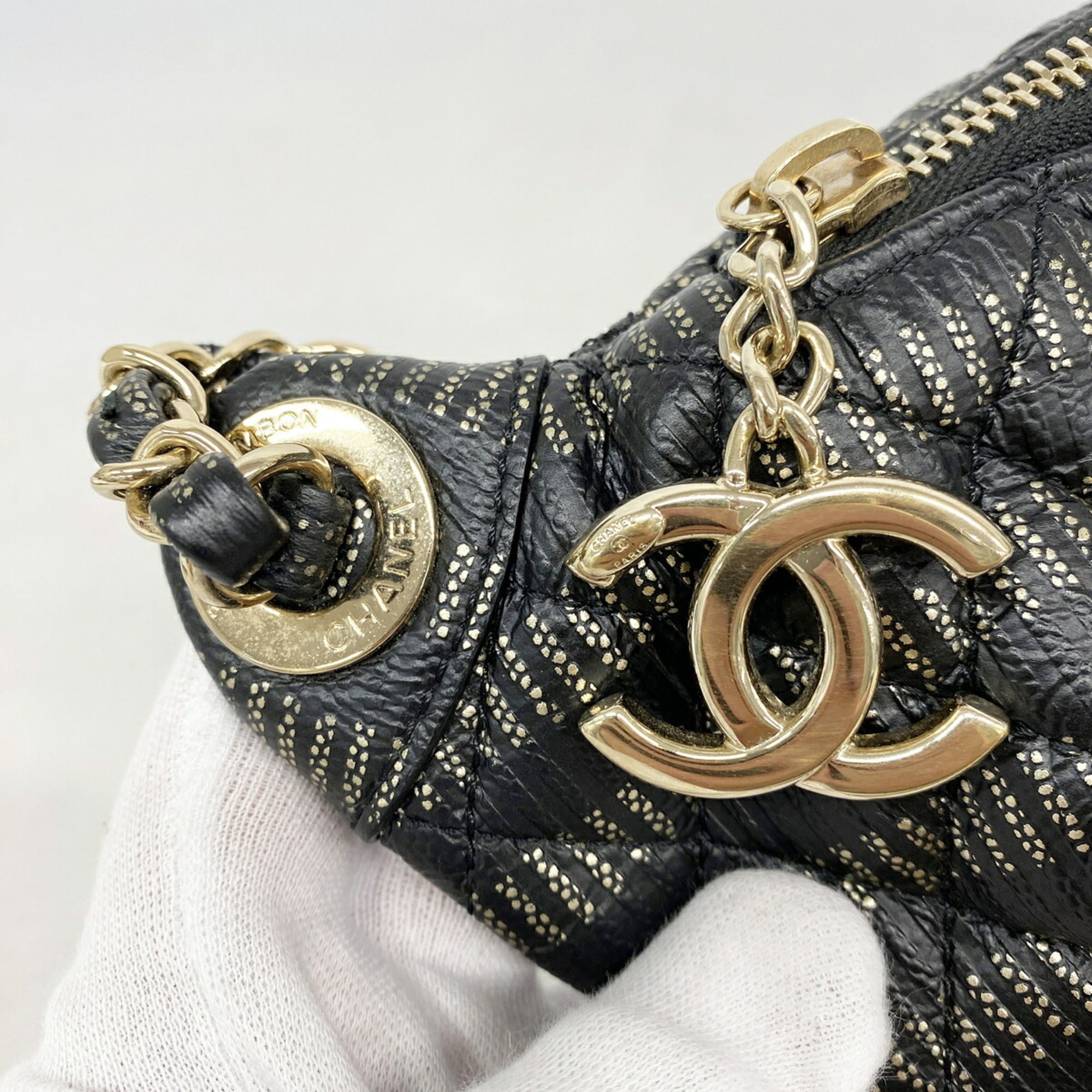 Chanel Black Leather Fanny Pack (Pre-Owned)