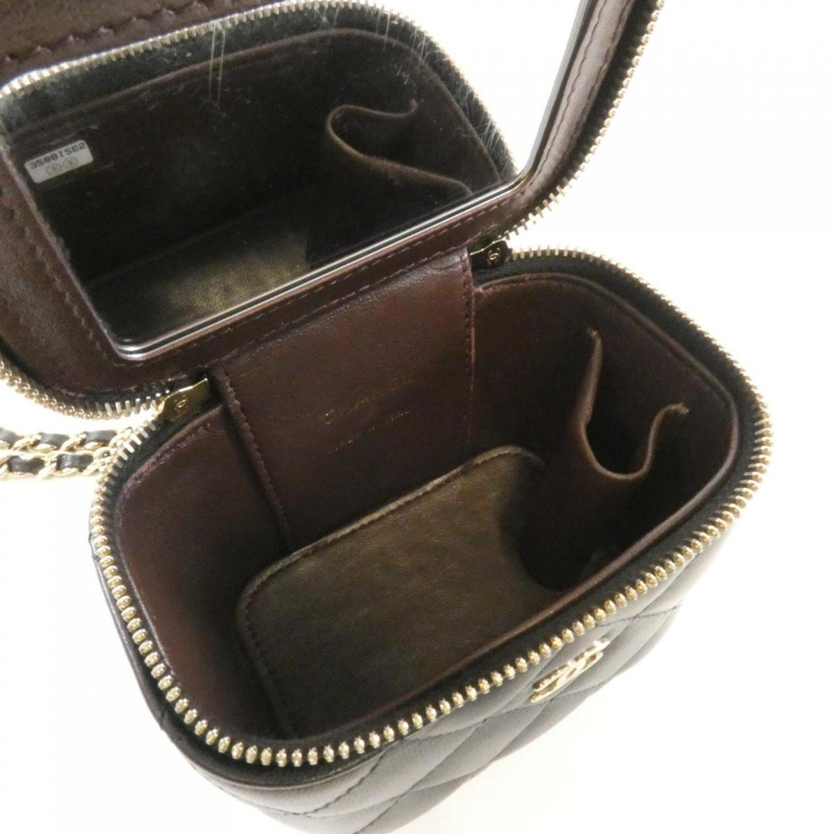 Chanel Black Leather Shoulder Bag (Pre-Owned)