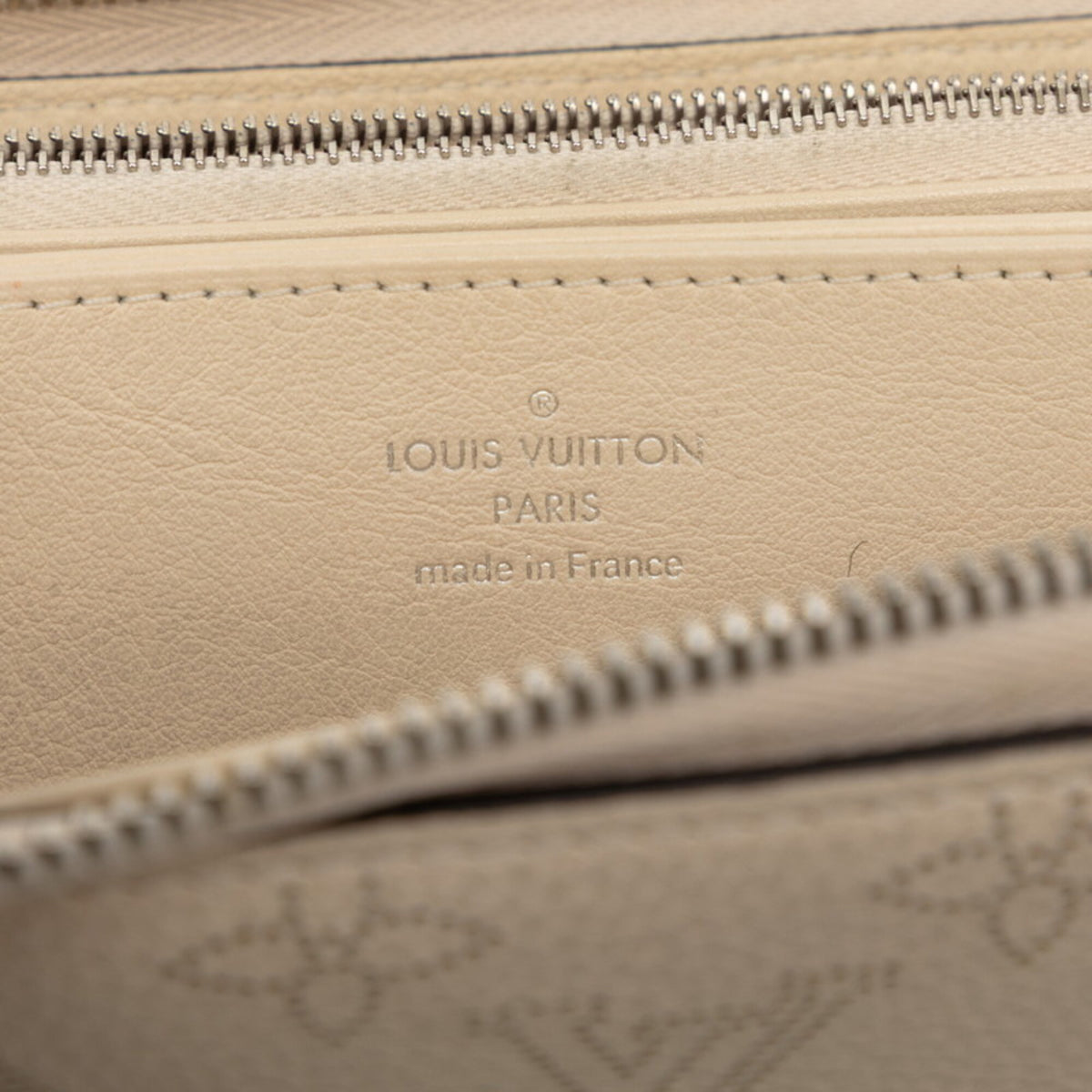 Louis Vuitton Ivory Lv Off White Leather Long Wallet (Bi-Fold) (Pre-Owned)