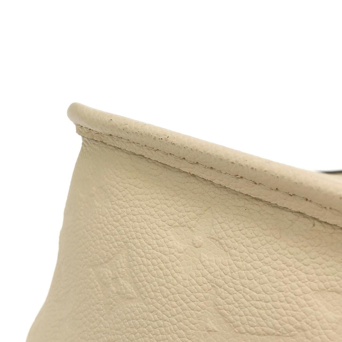Louis Vuitton Cream Leather Shoulder Bag (Pre-Owned)
