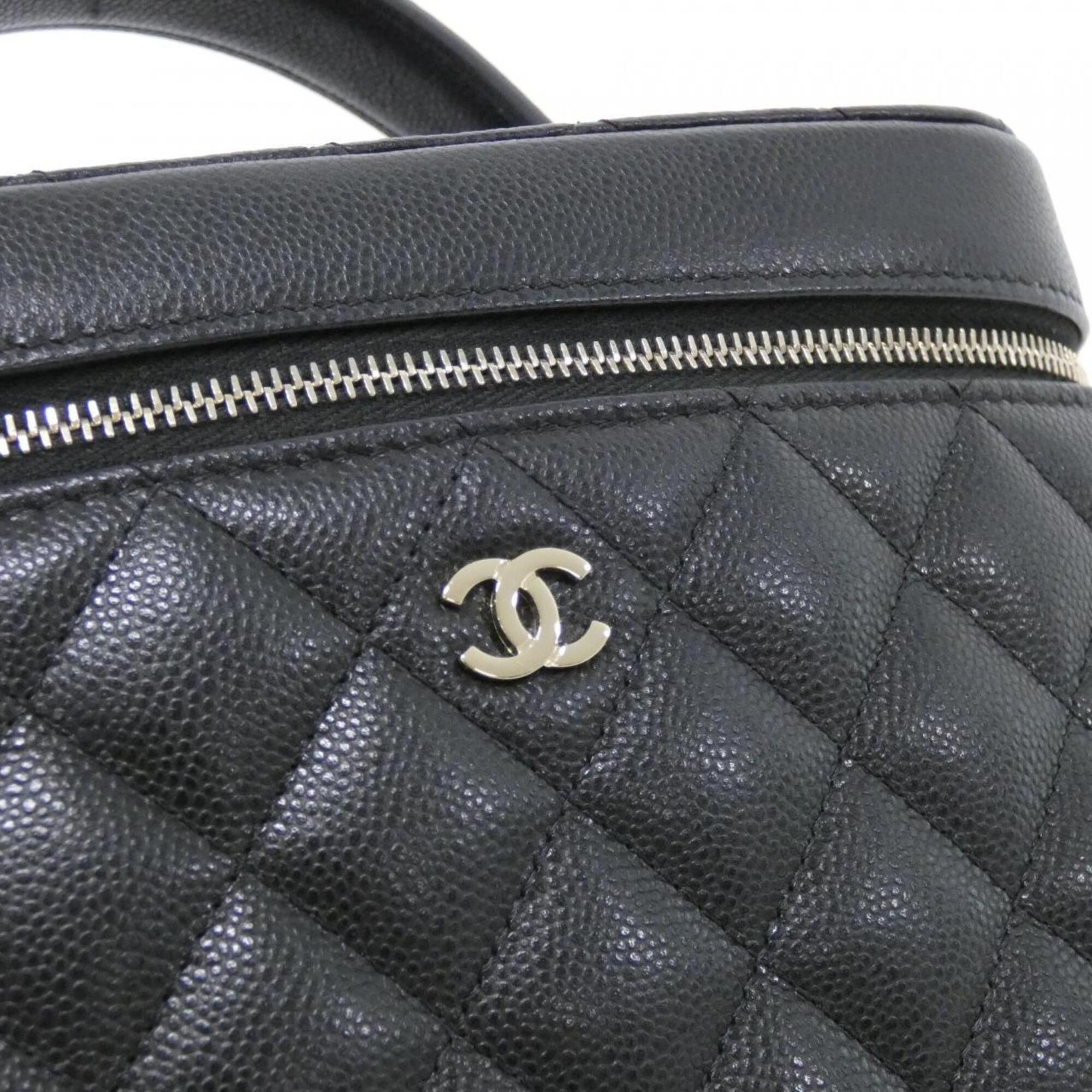 Chanel Black Grained Calfskin Handbag (Pre-Owned)