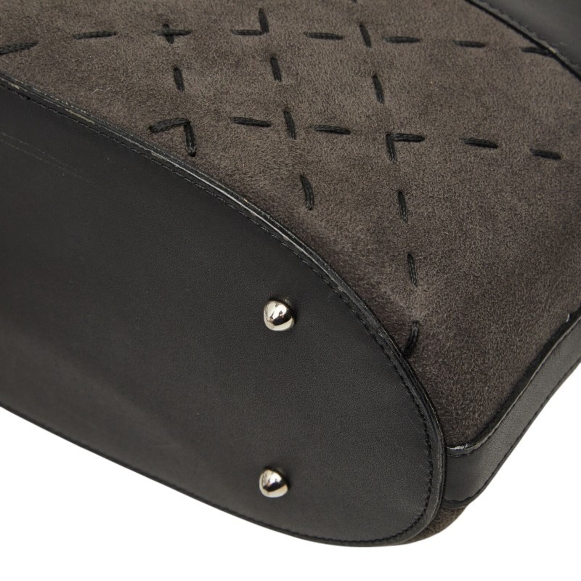 Burberry Black Leather Shoulder Bag (Pre-Owned)