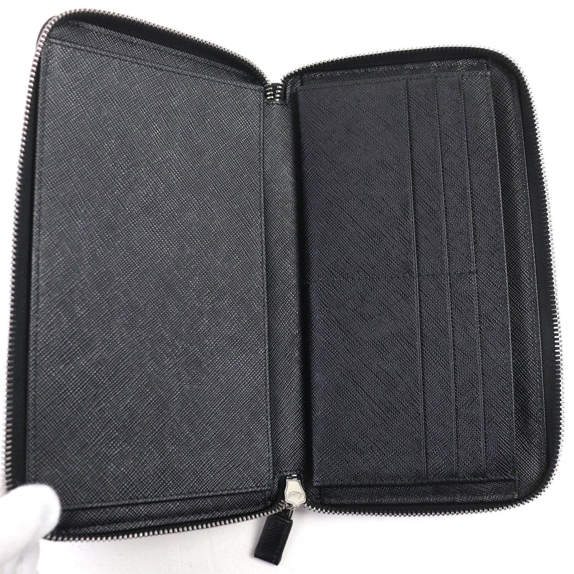 Prada Black Leather Long Wallet (Bi-Fold) (Pre-Owned)