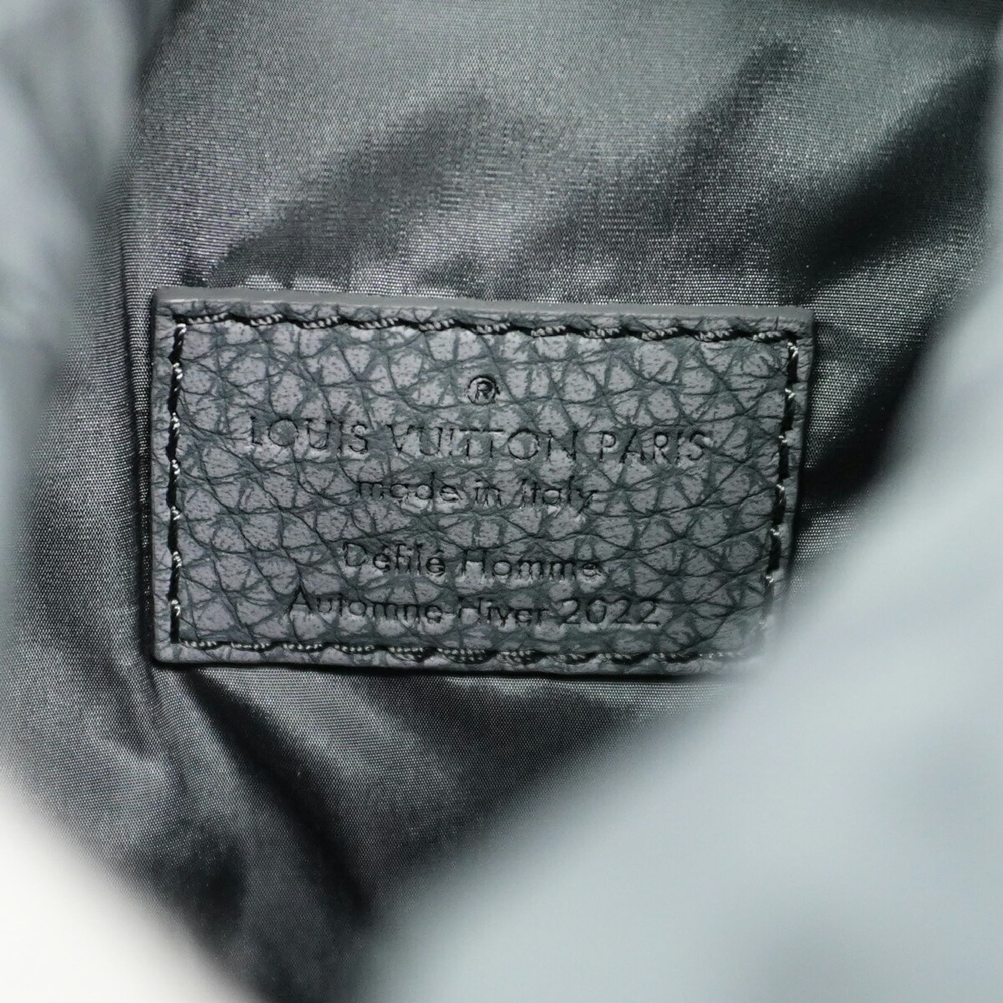 Louis Vuitton Gray Shoulder Bag (Pre-Owned)
