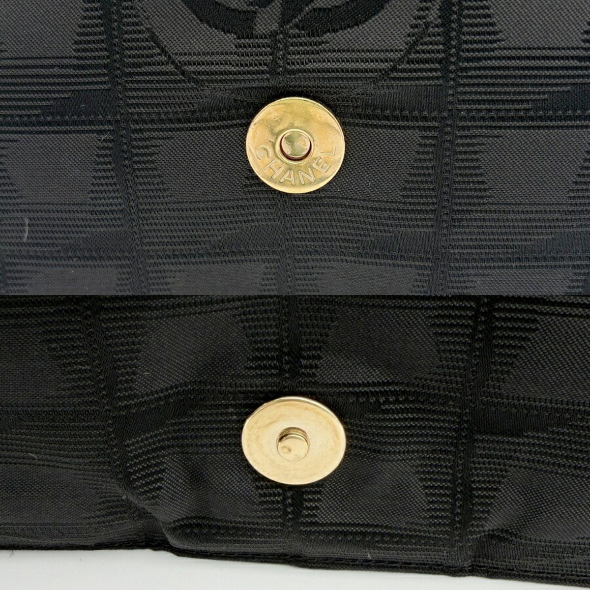 Chanel Black New Travel Line Nylon Jacquard Leather Messenger Bag (Pre-Owned)