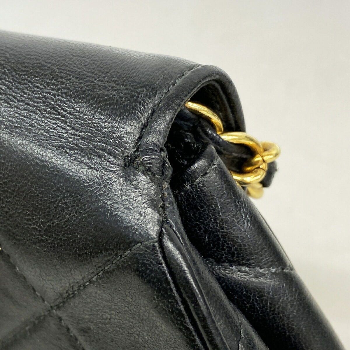 Chanel Black Leather Shoulder Bag (Pre-Owned)
