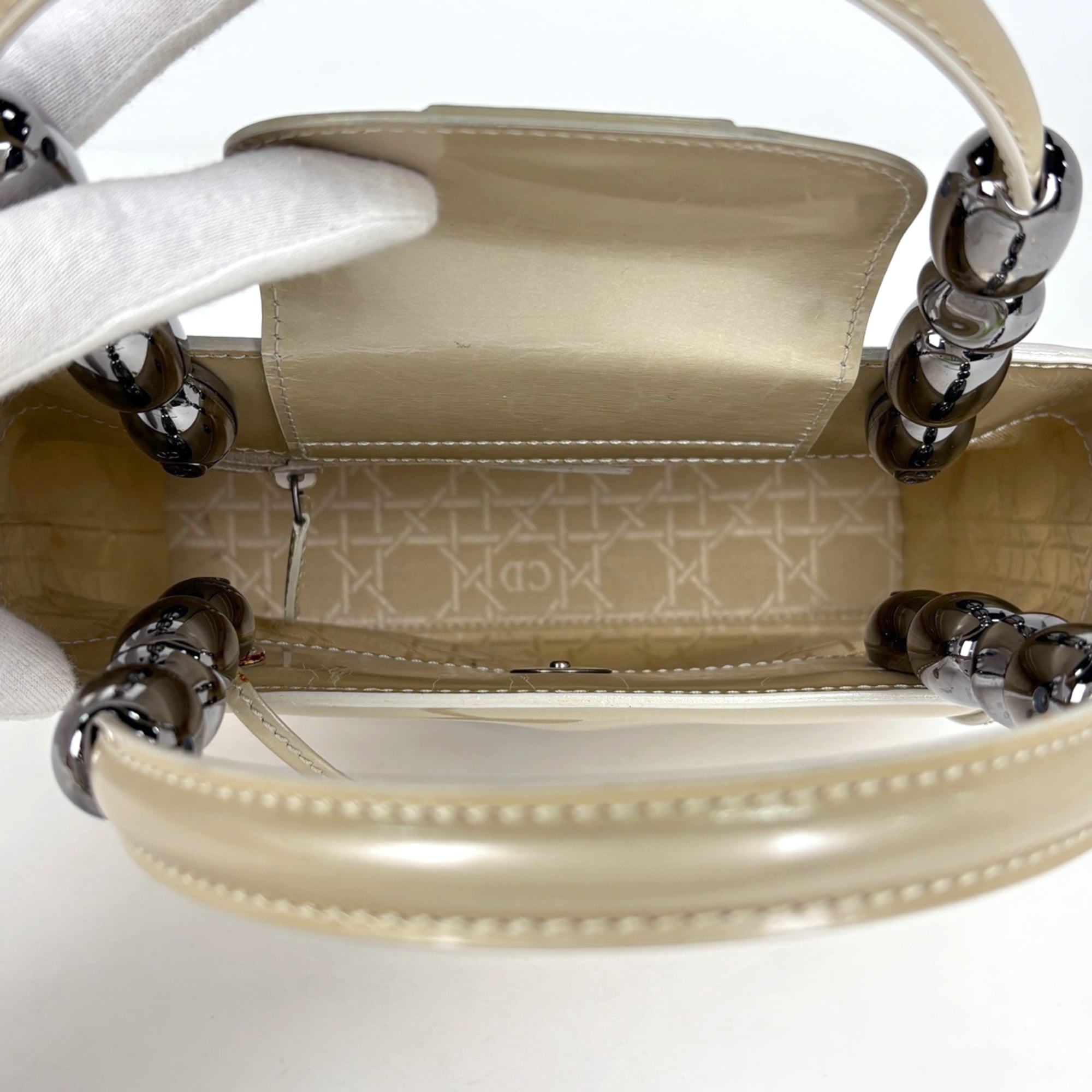 Christian Dior Beige Leather Handbag (Pre-Owned)