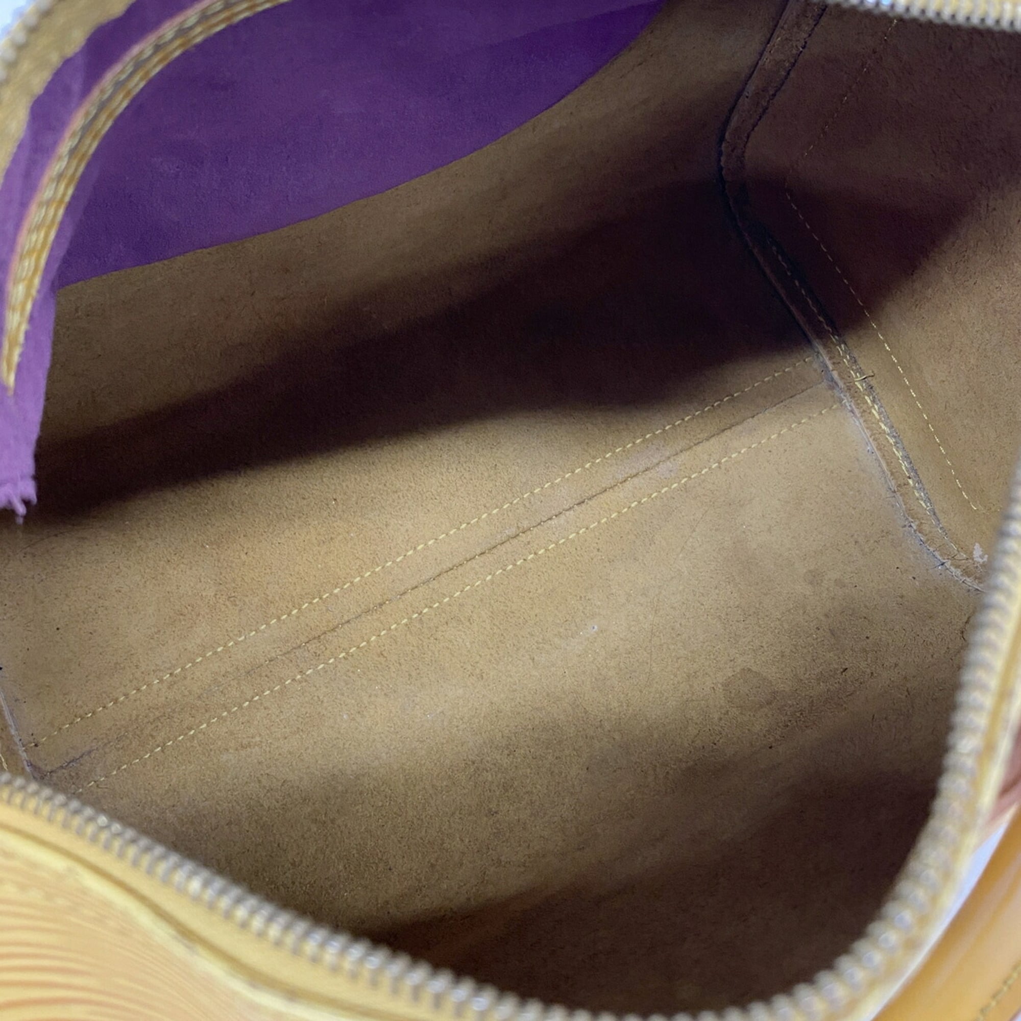 Louis Vuitton Jaune Handbag (Pre-Owned)