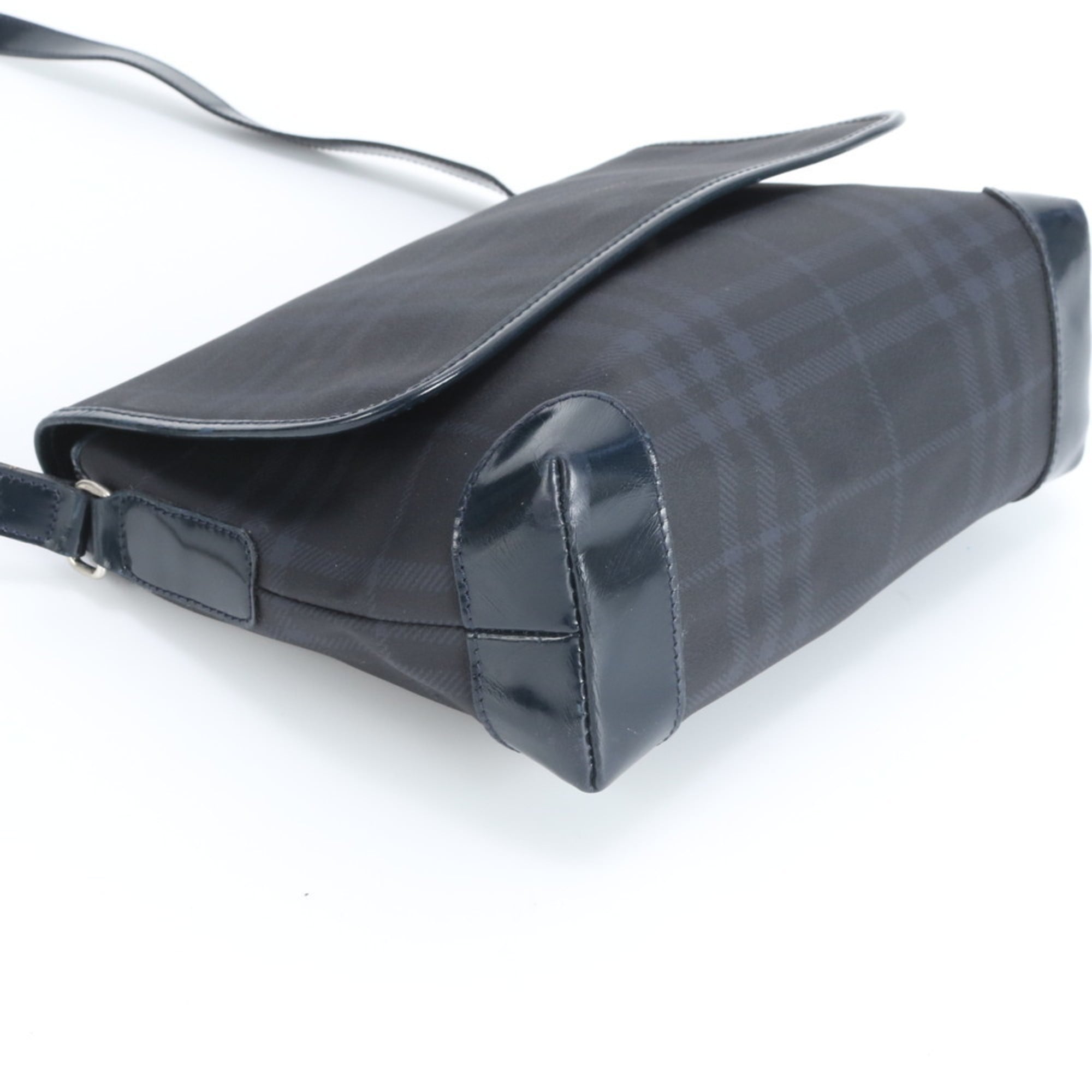 Burberry Navy Leather Nylon Messenger Bag Shoulder Bag (Pre-Owned)