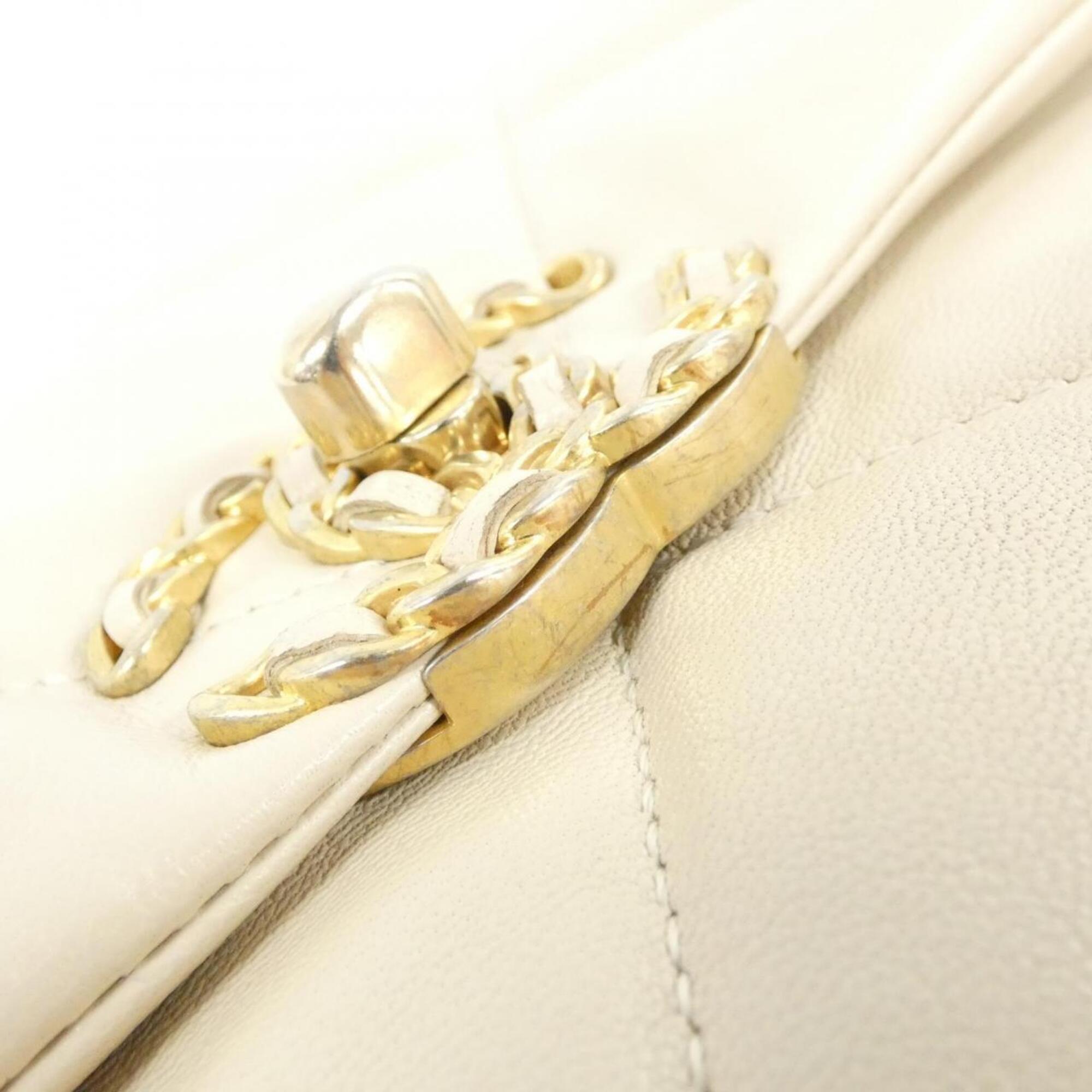 Chanel Beige Leather Shoulder Bag (Pre-Owned)