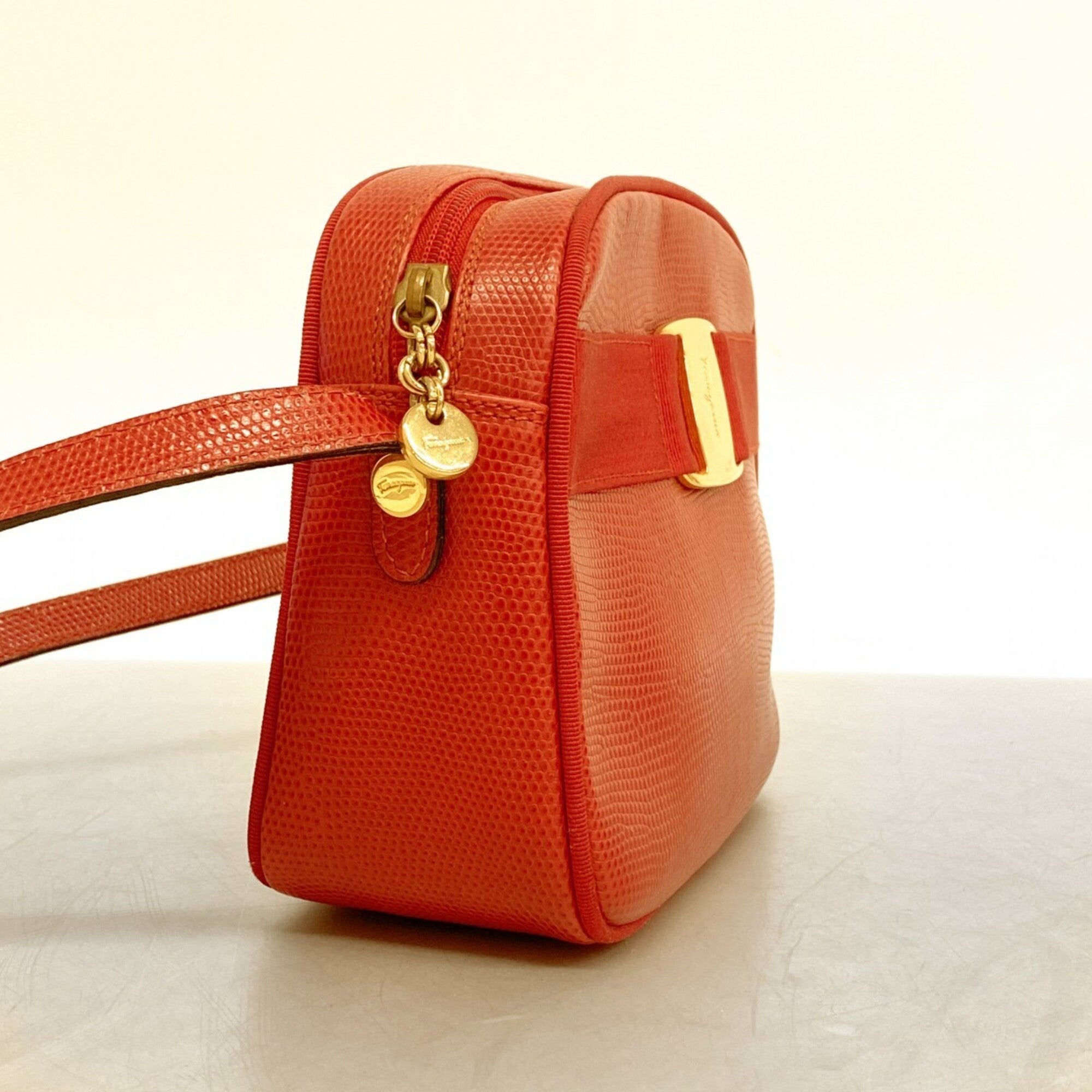Salvatore Ferragamo Red Color Leather Shoulder Bag (Pre-Owned)