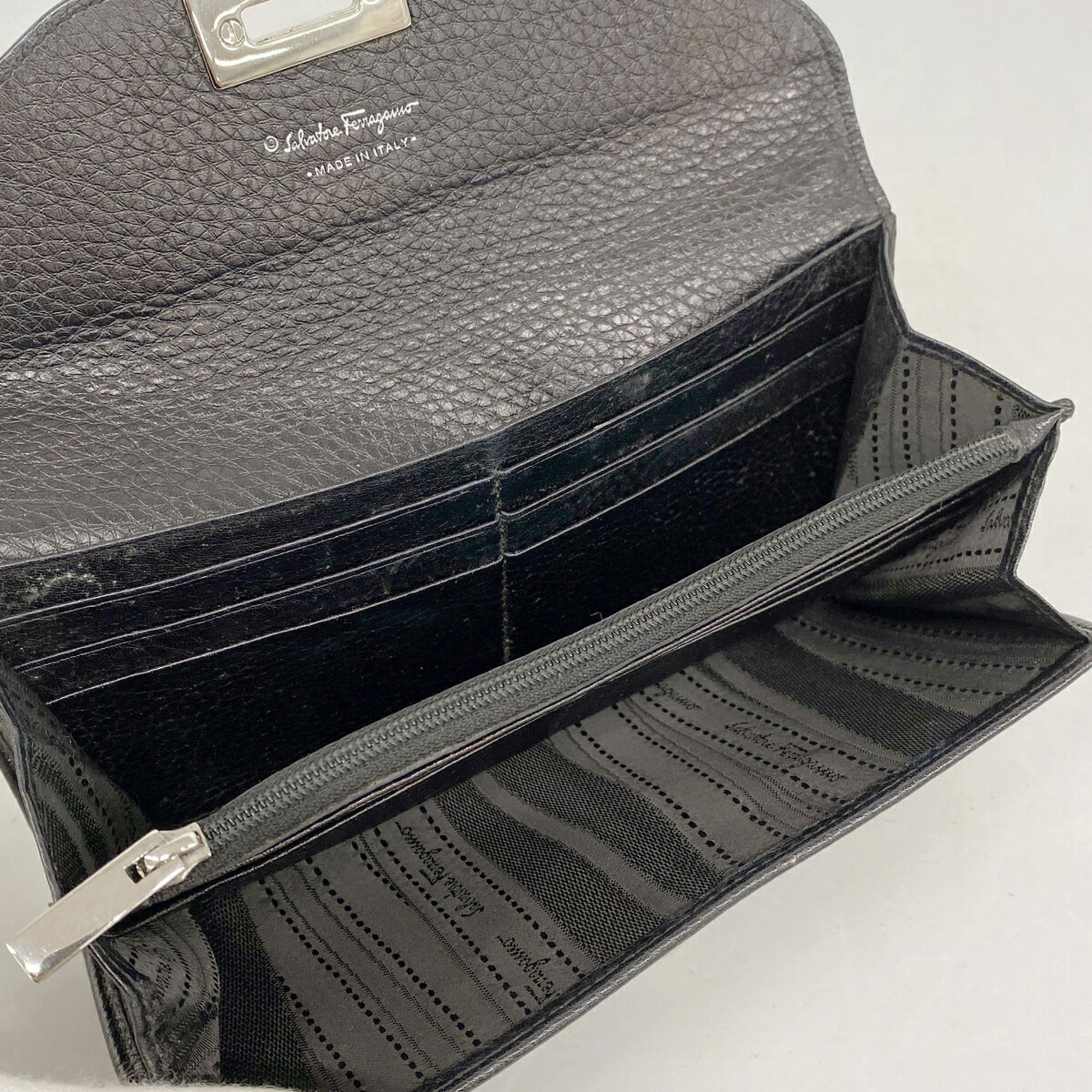 Salvatore Ferragamo Black Leather Long Wallet (Bi-Fold) (Pre-Owned)