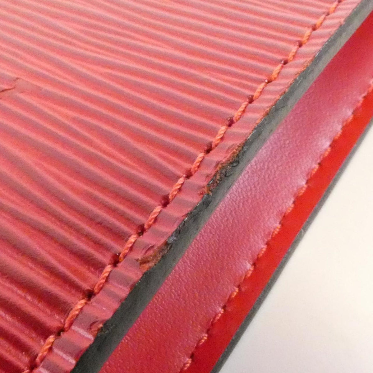 Louis Vuitton Red Color Leather Pochette Pouch (Pre-Owned)
