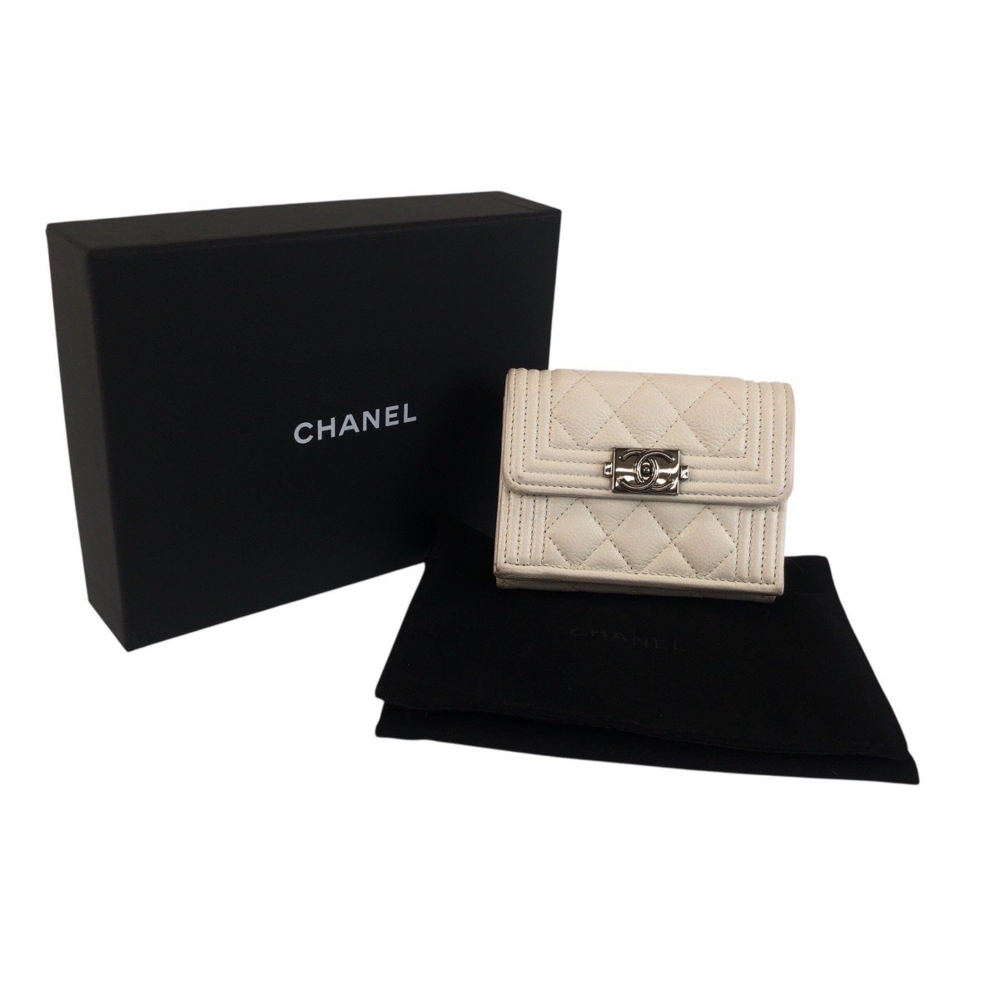 Chanel White Leather Wallet (Tri-Fold) (Pre-Owned)