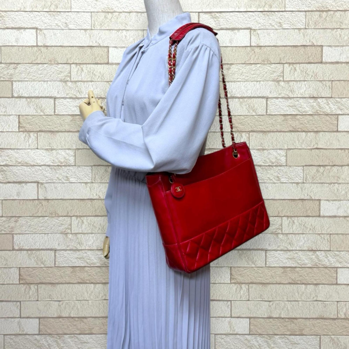 Chanel Red Color Leather Shoulder Bag (Pre-Owned)