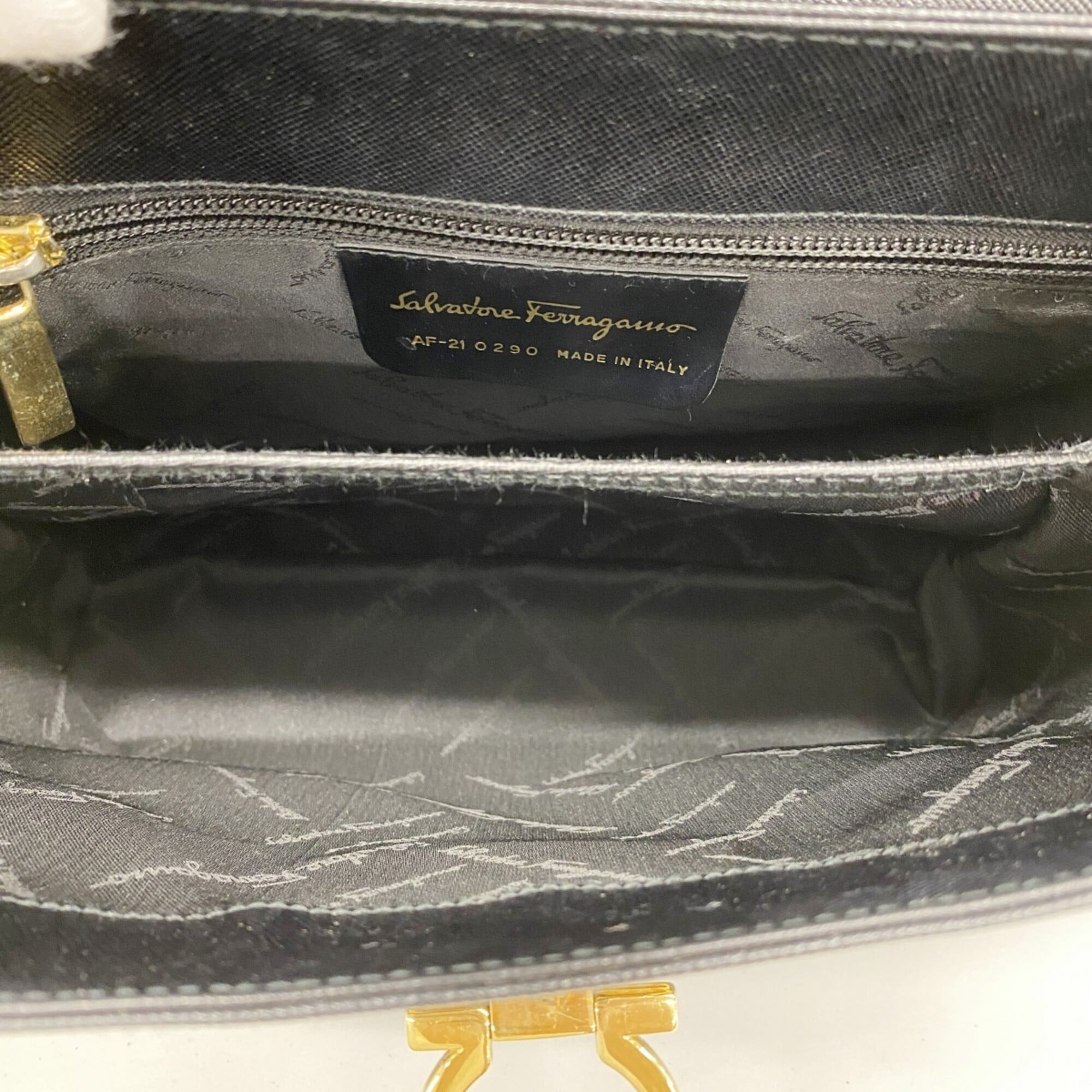 Salvatore Ferragamo Black Leather Handbag (Pre-Owned)