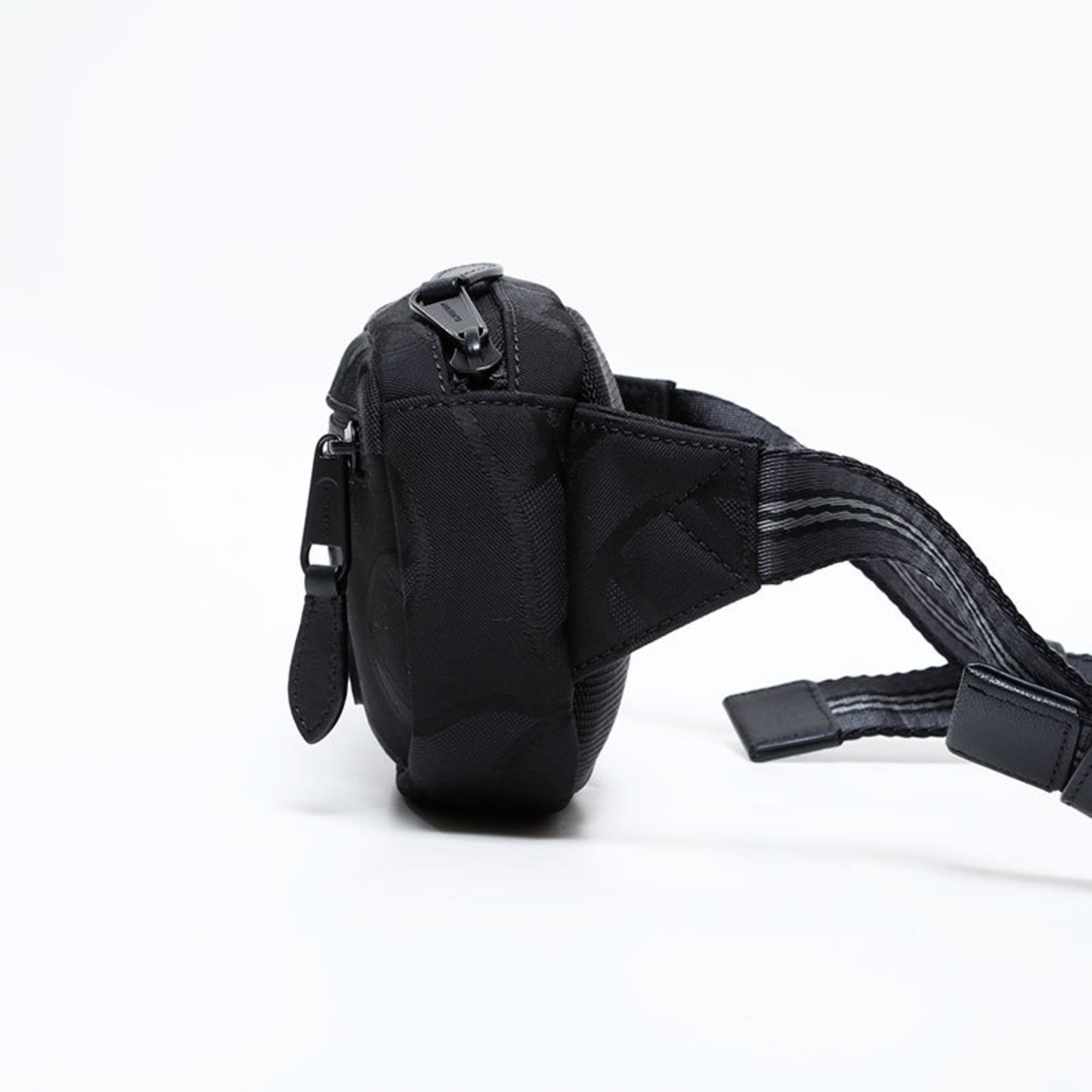Burberry Black Nylon Fanny Pack Shoulder Bag (Pre-Owned)