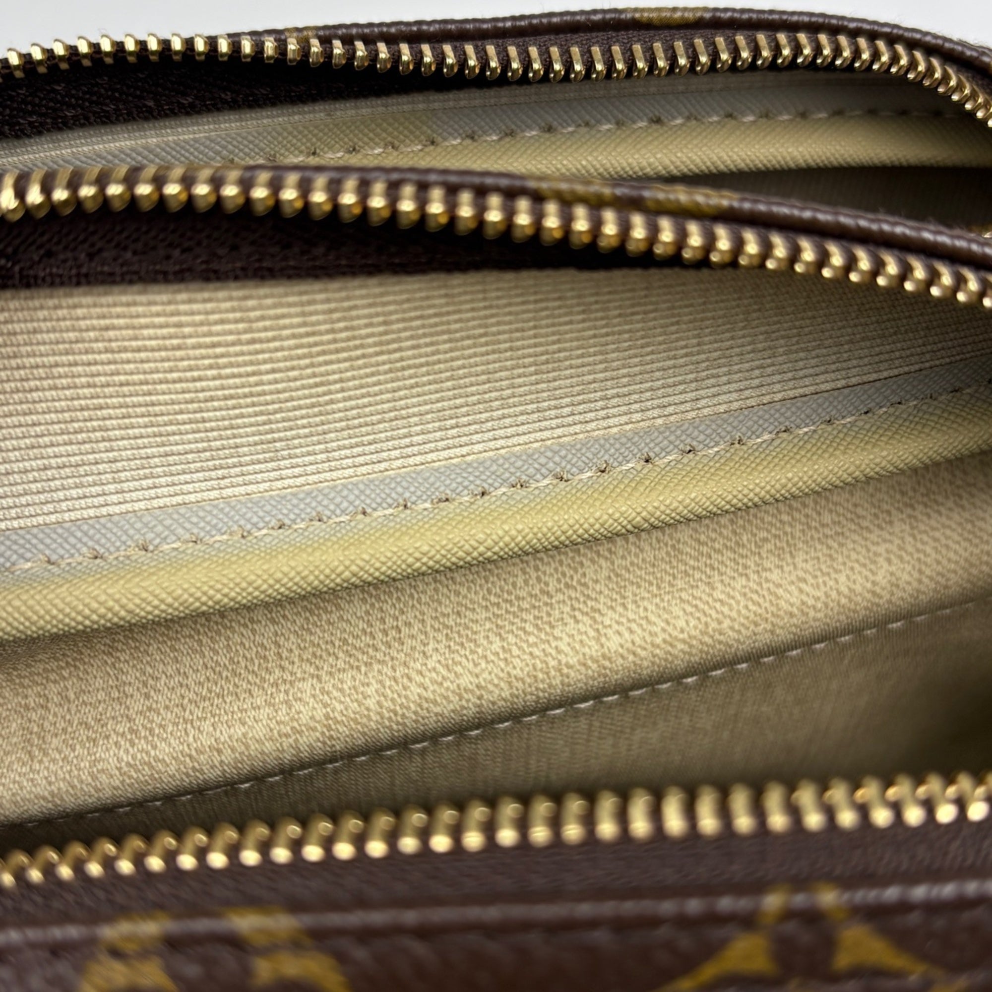 Louis Vuitton Brown Monogram Shoulder Bag (Pre-Owned)