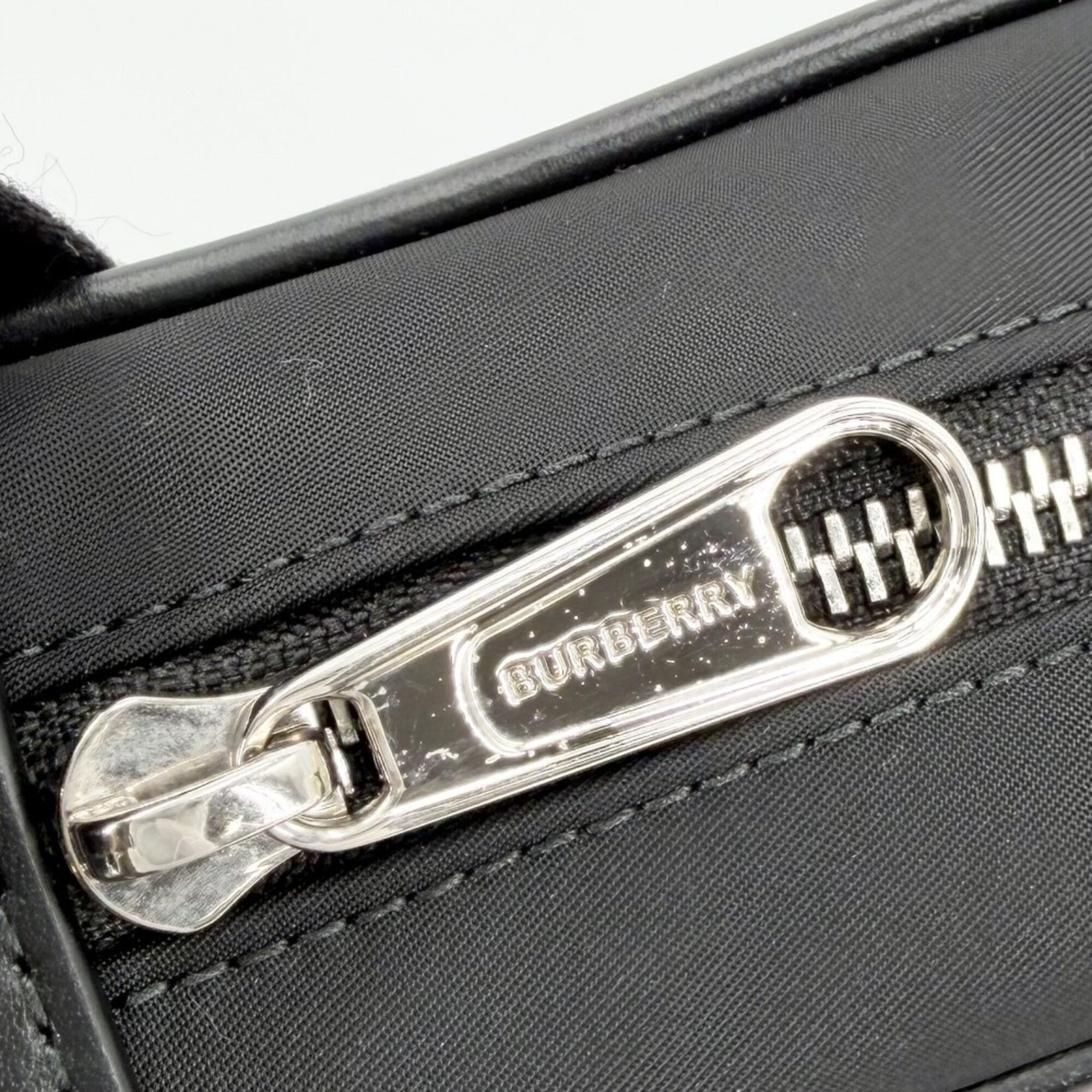 Burberry Black Nylon Leather Shoulder Bag (Pre-Owned)